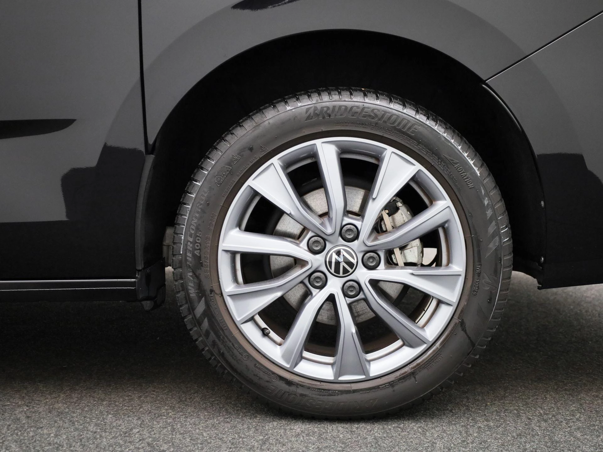 Volkswagen-Multivan-image-13