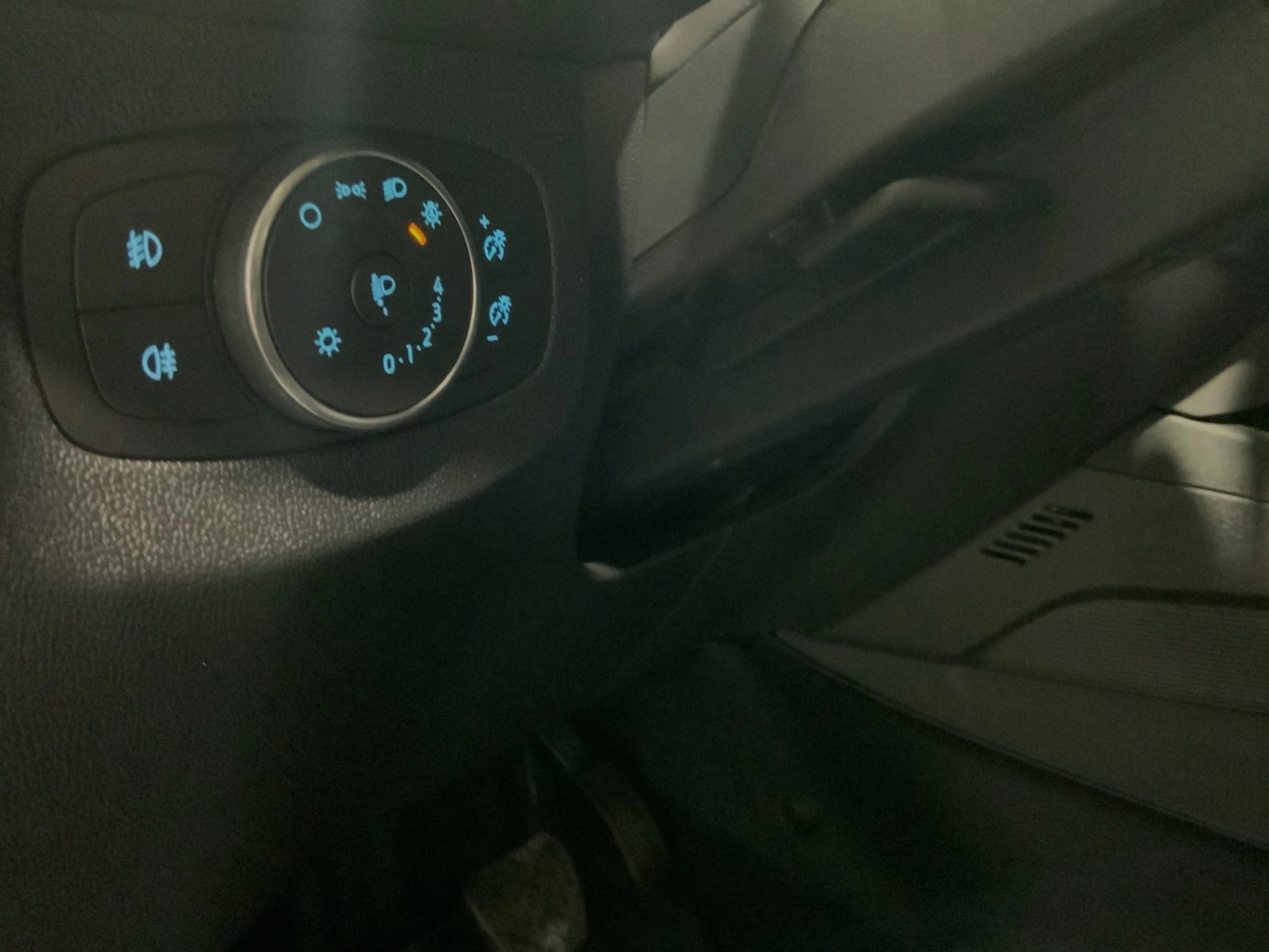 Ford-Tourneo Courier-image-14