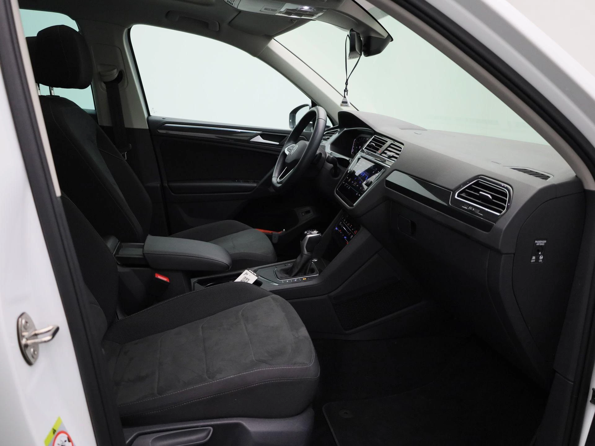 Volkswagen-Tiguan-image-30