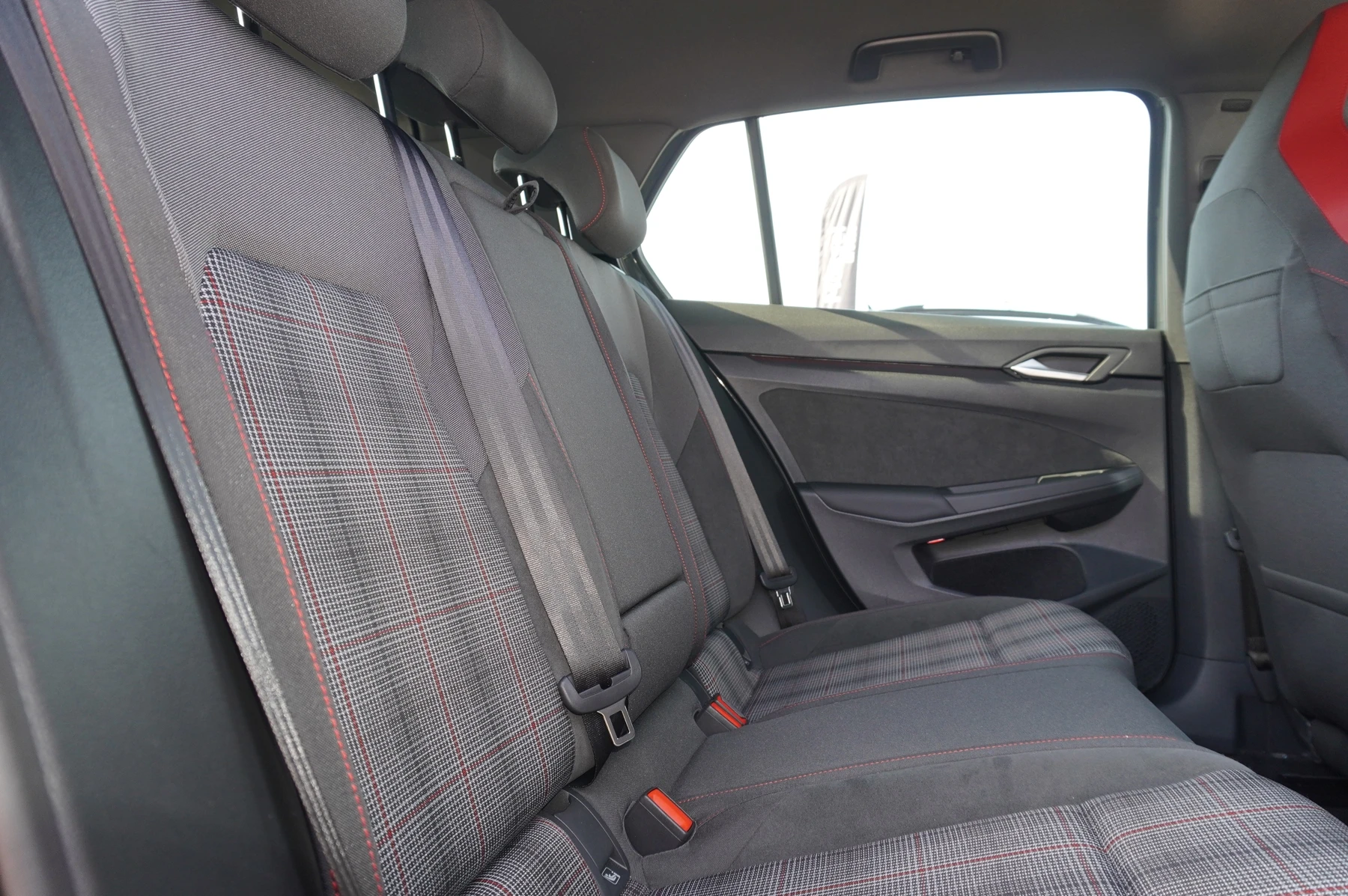 Volkswagen-Golf-image-13