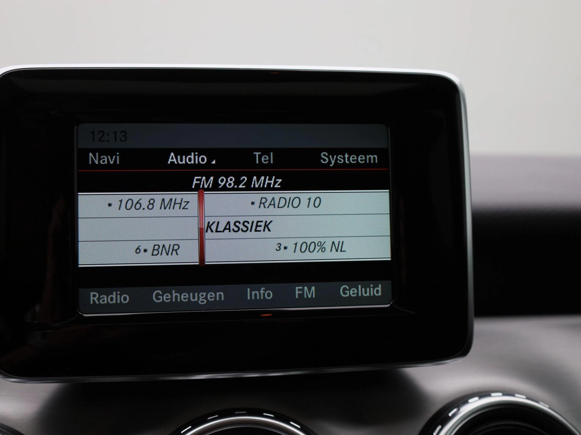 Mercedes-Benz-GLA-image-13