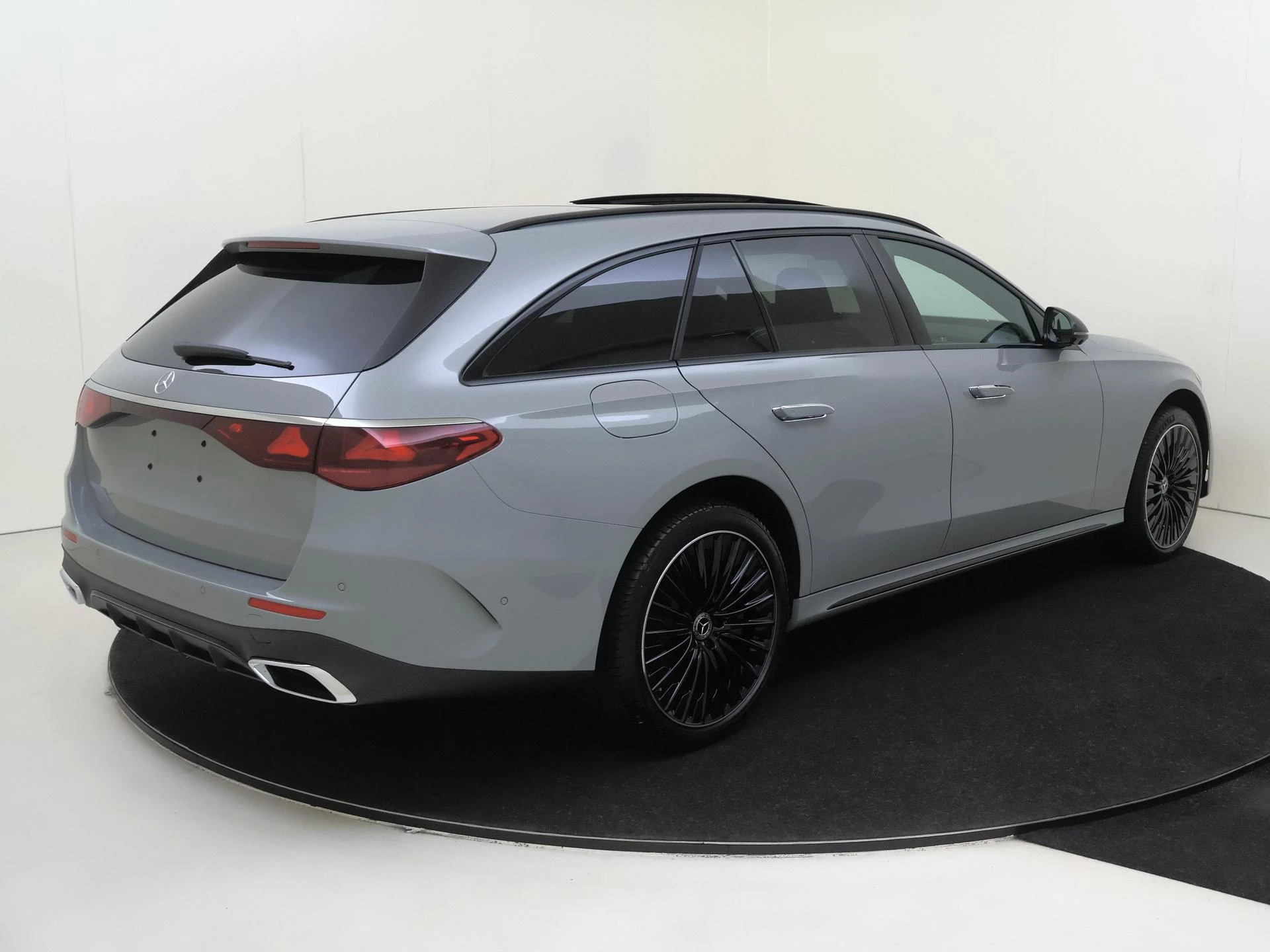 Mercedes-Benz-E-Klasse-image-3