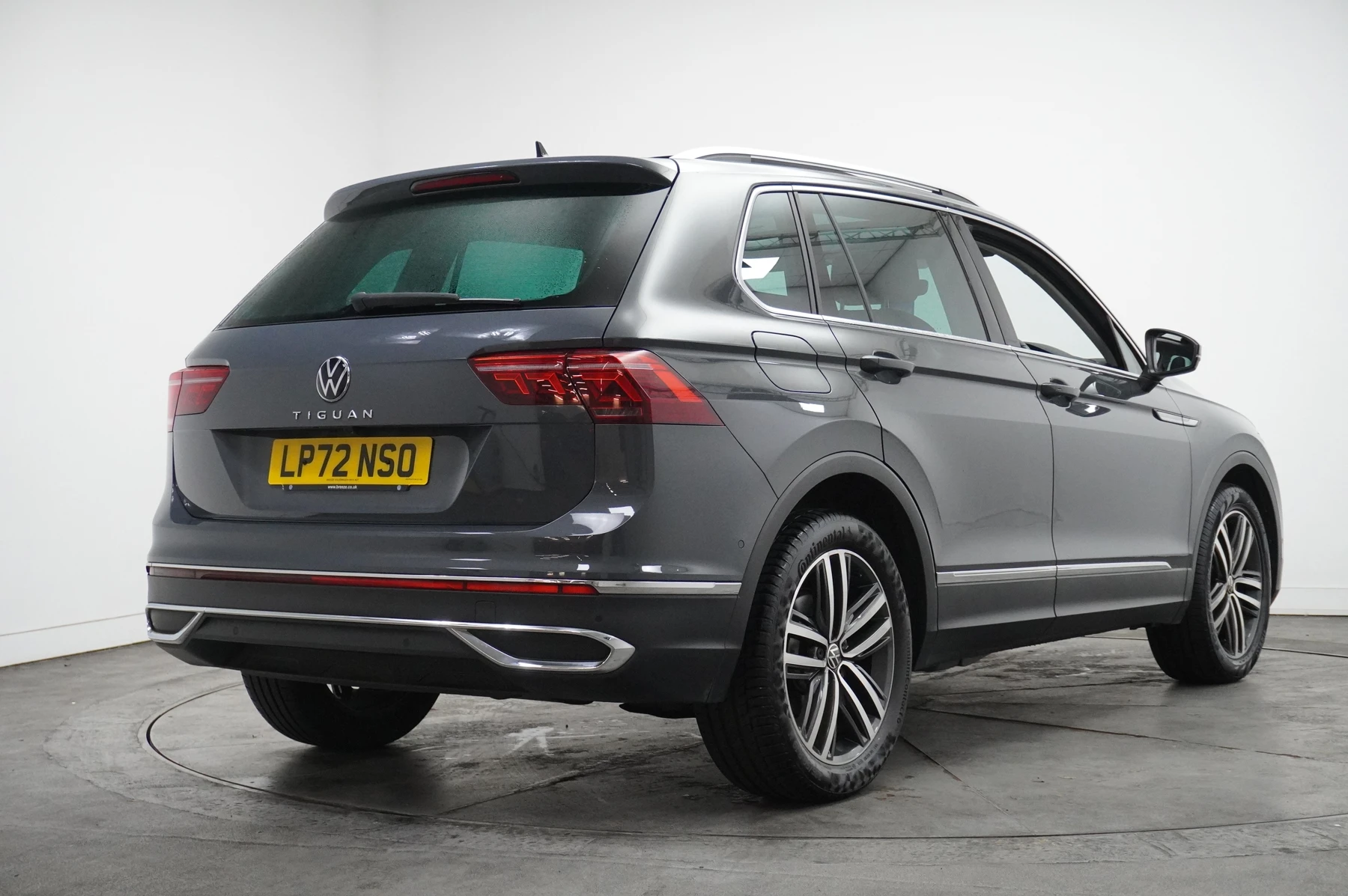 Volkswagen-Tiguan-image-18