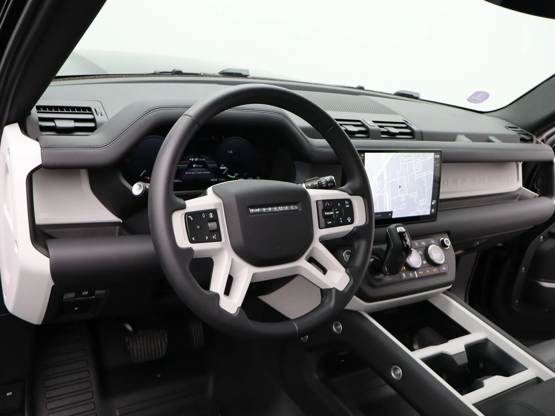 Land Rover-Defender-image-27