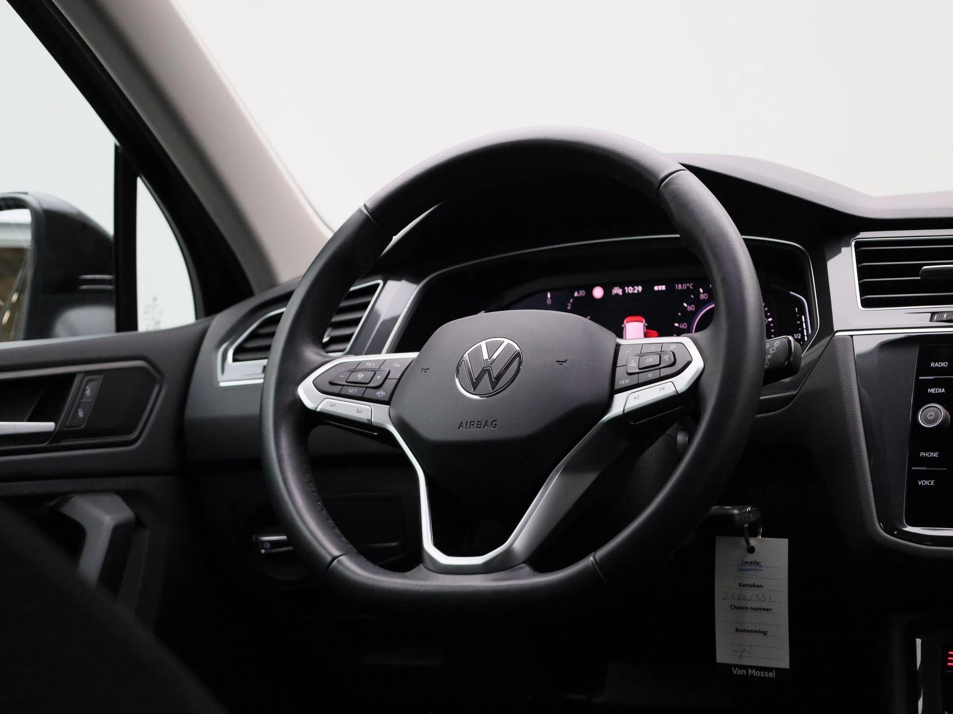 Volkswagen-Tiguan-image-35