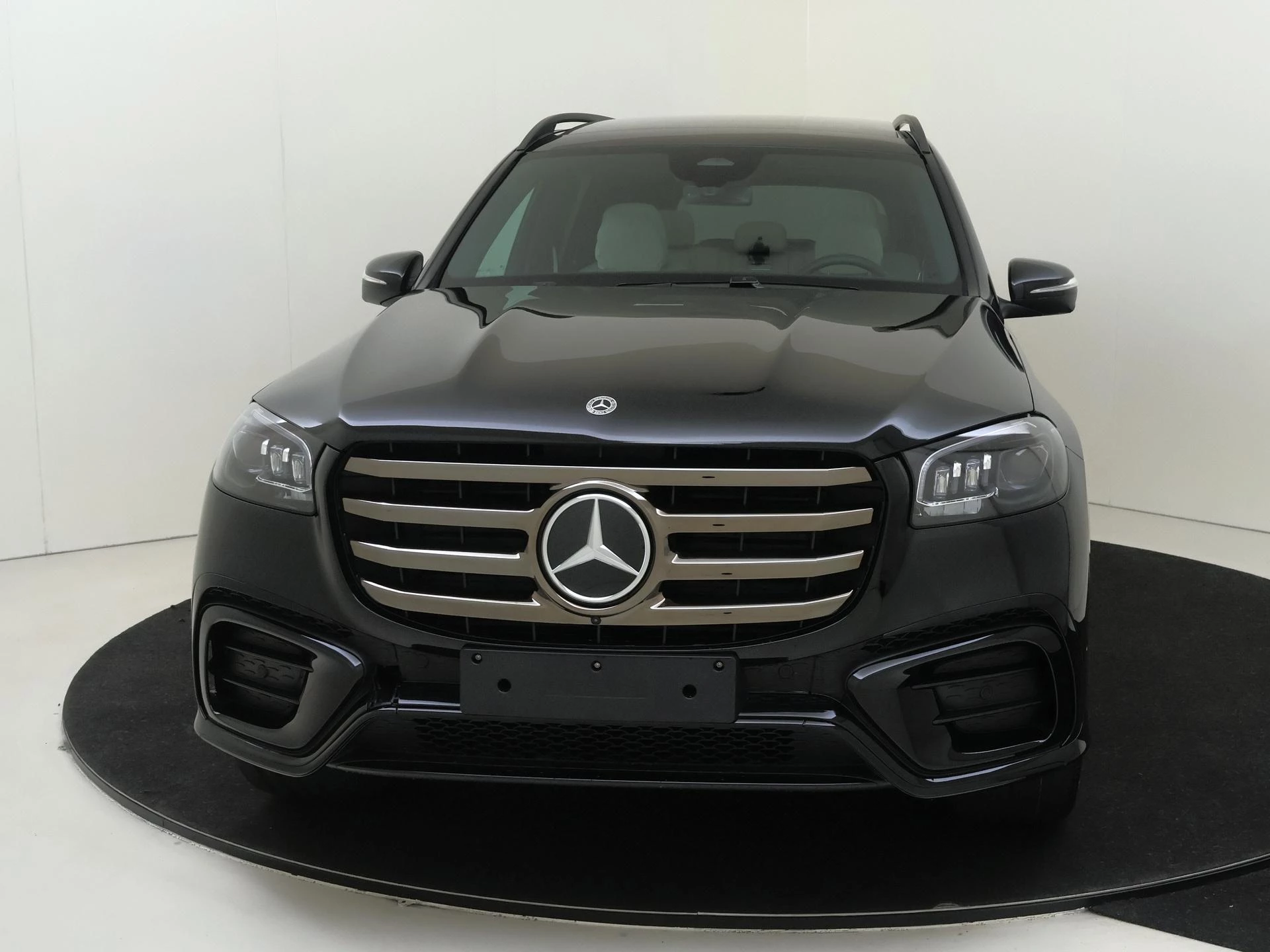 Mercedes-Benz-GLS-image-7