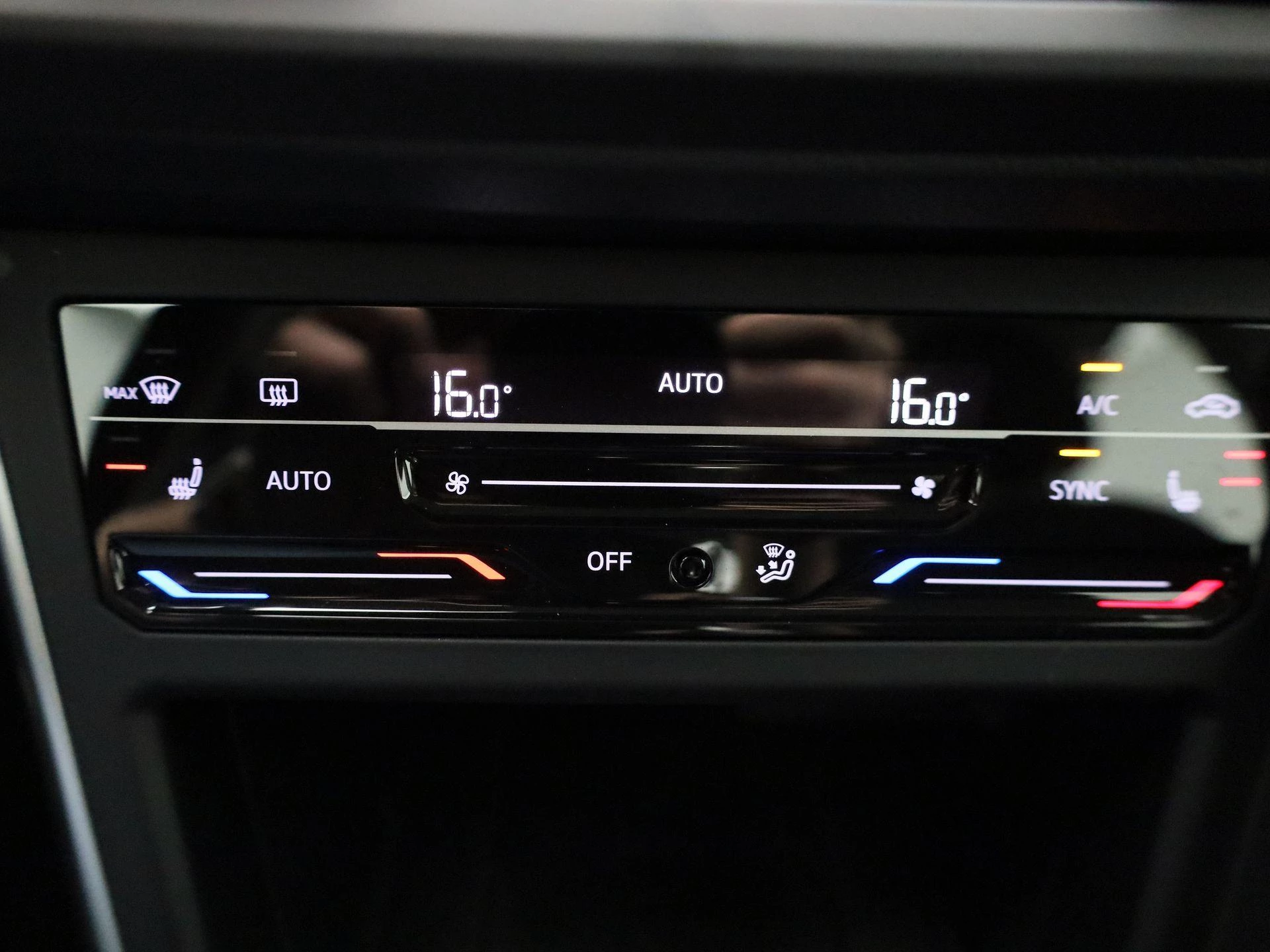 Volkswagen-Polo-image-19