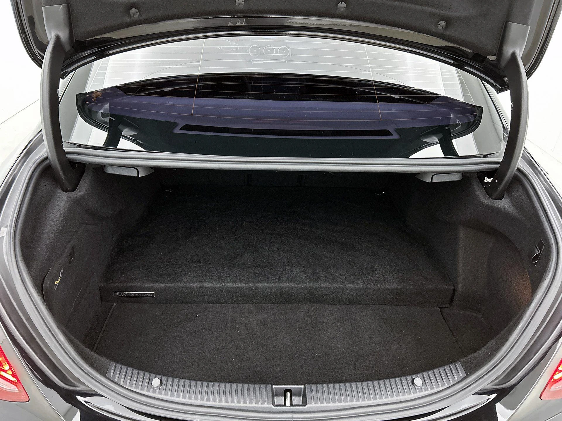 Mercedes-Benz-C-Klasse-image-13