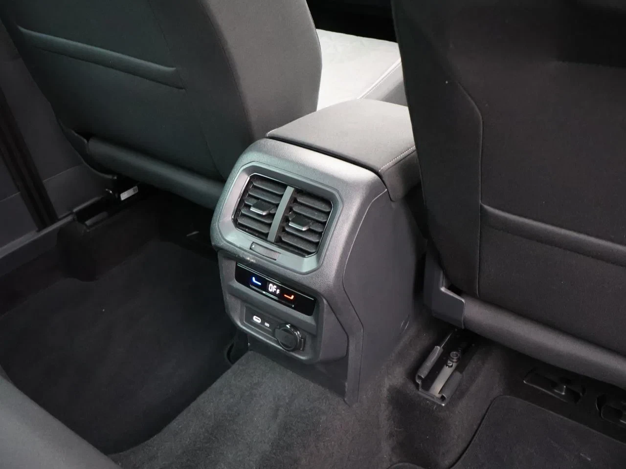 Volkswagen-Tiguan-image-21