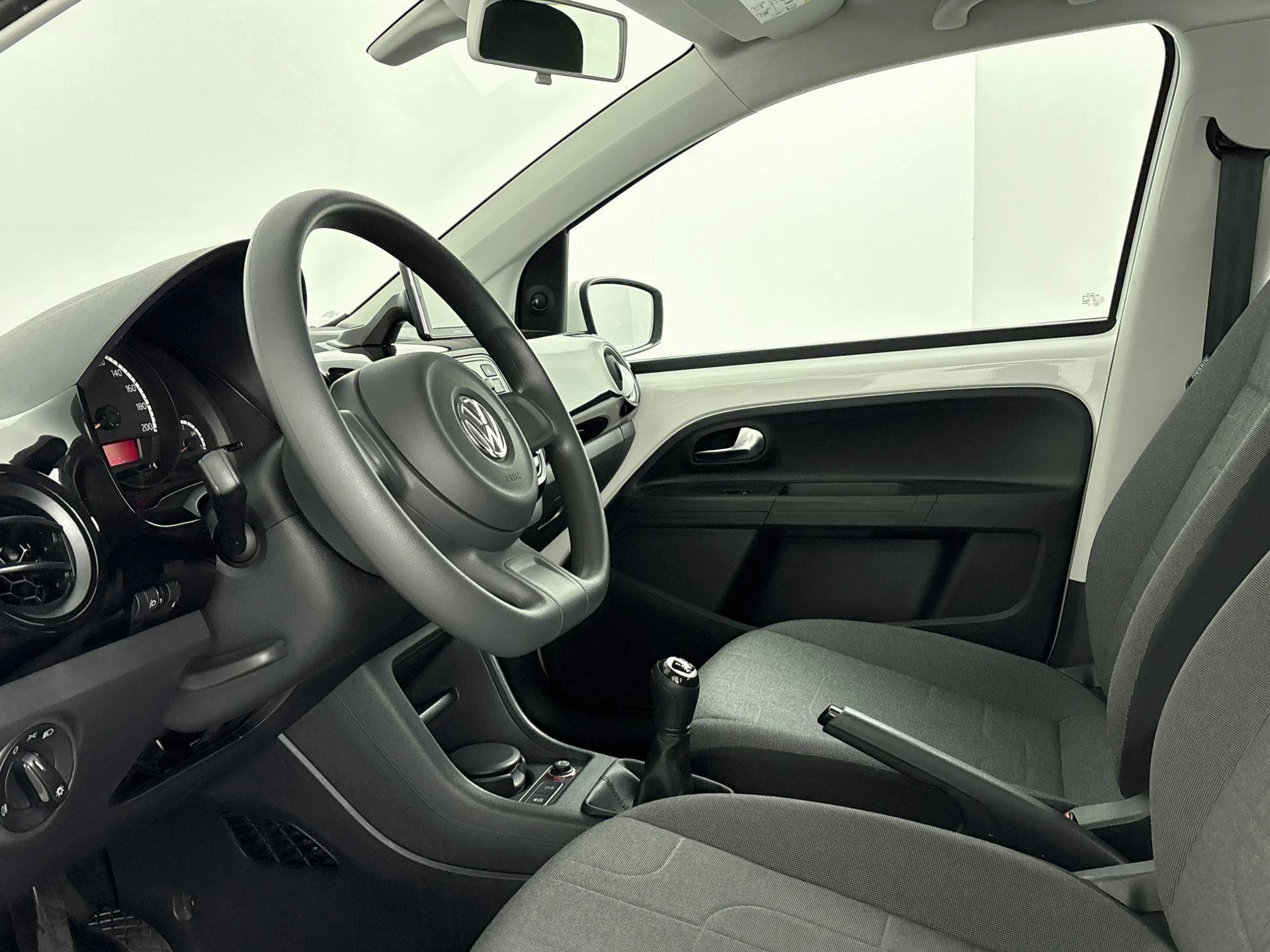 Volkswagen-up!-image-9