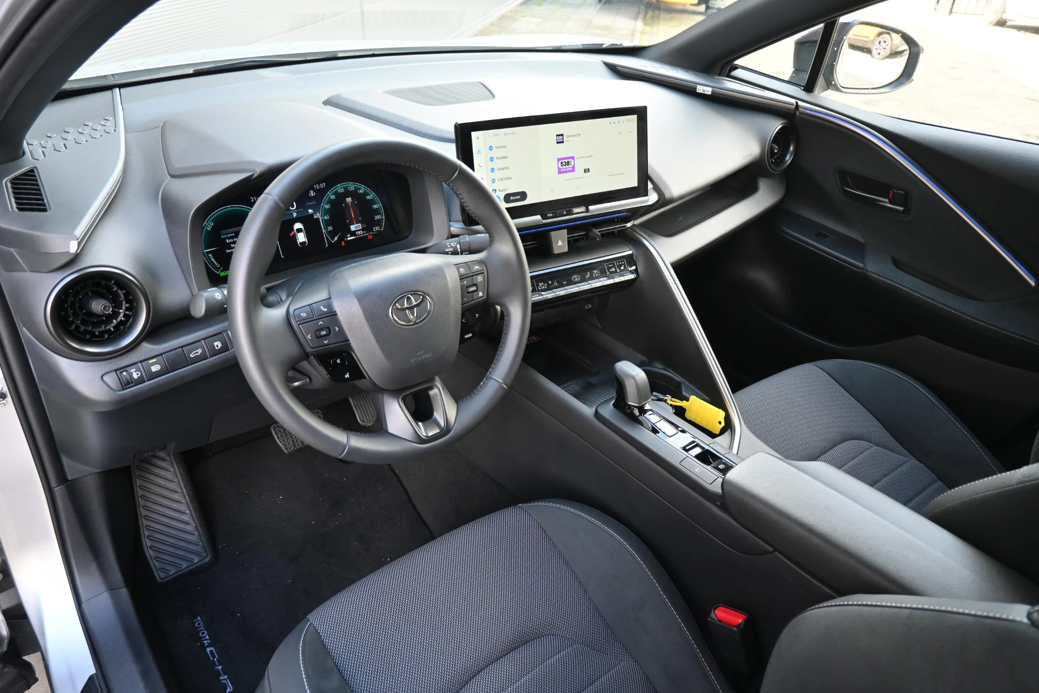 Toyota-C-HR-image-14