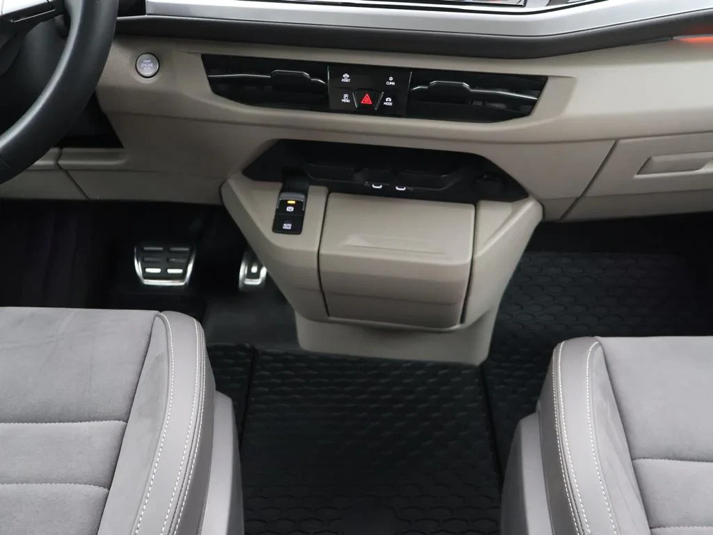 Volkswagen-Multivan-image-13