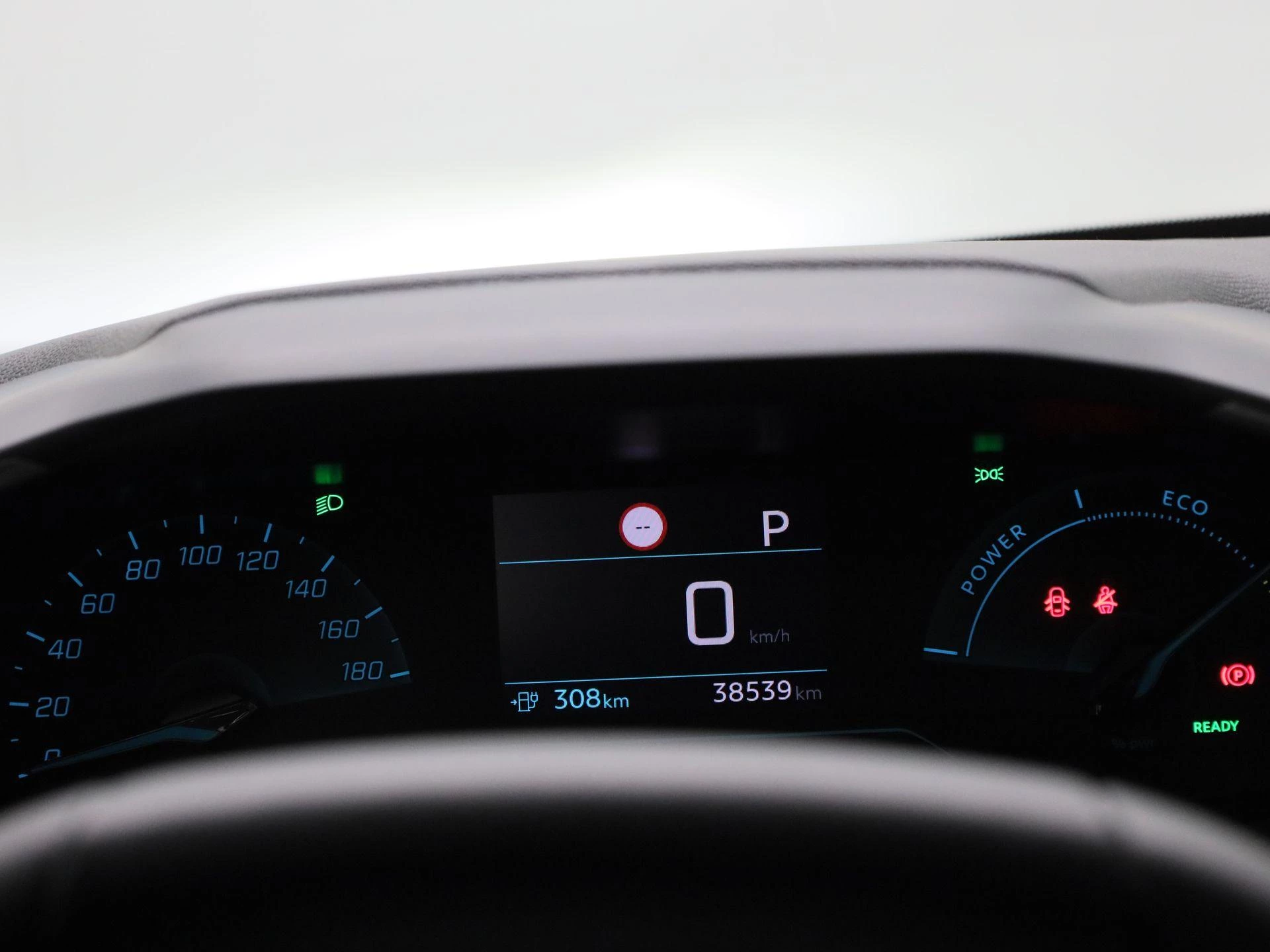 Peugeot-e-208-image-7