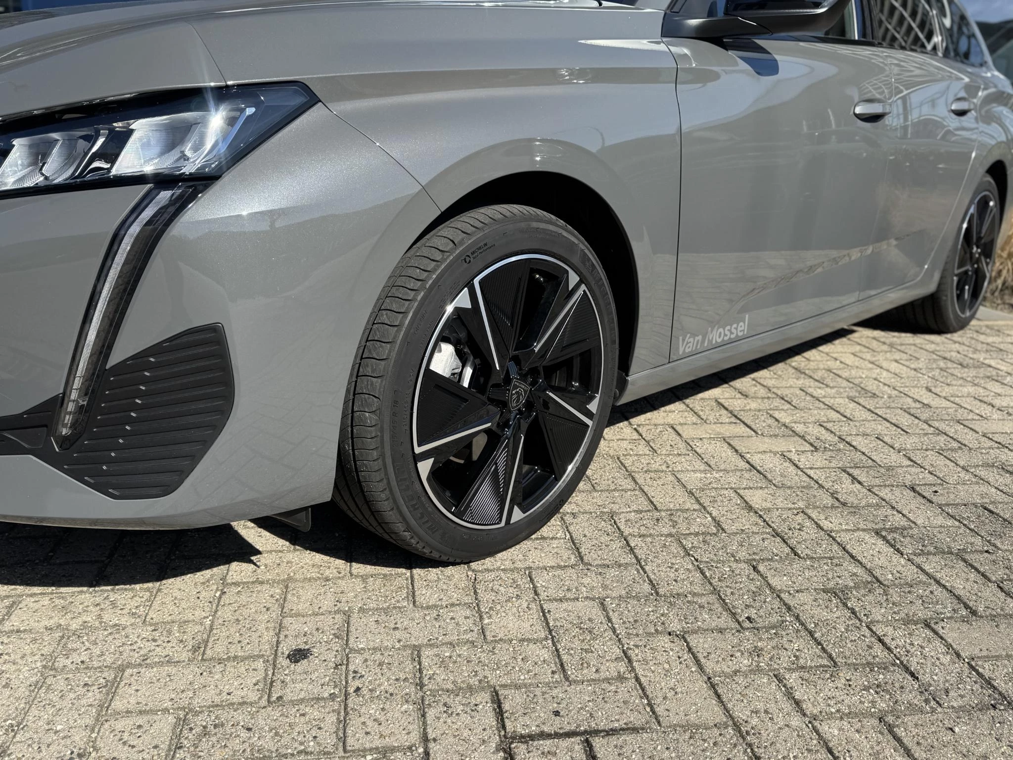 Peugeot-e-308-image-9