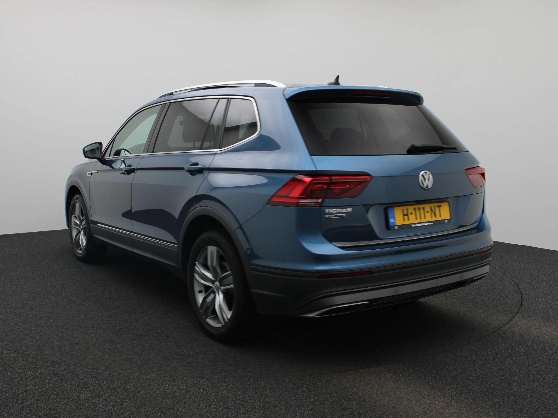 Volkswagen-Tiguan Allspace-image-1