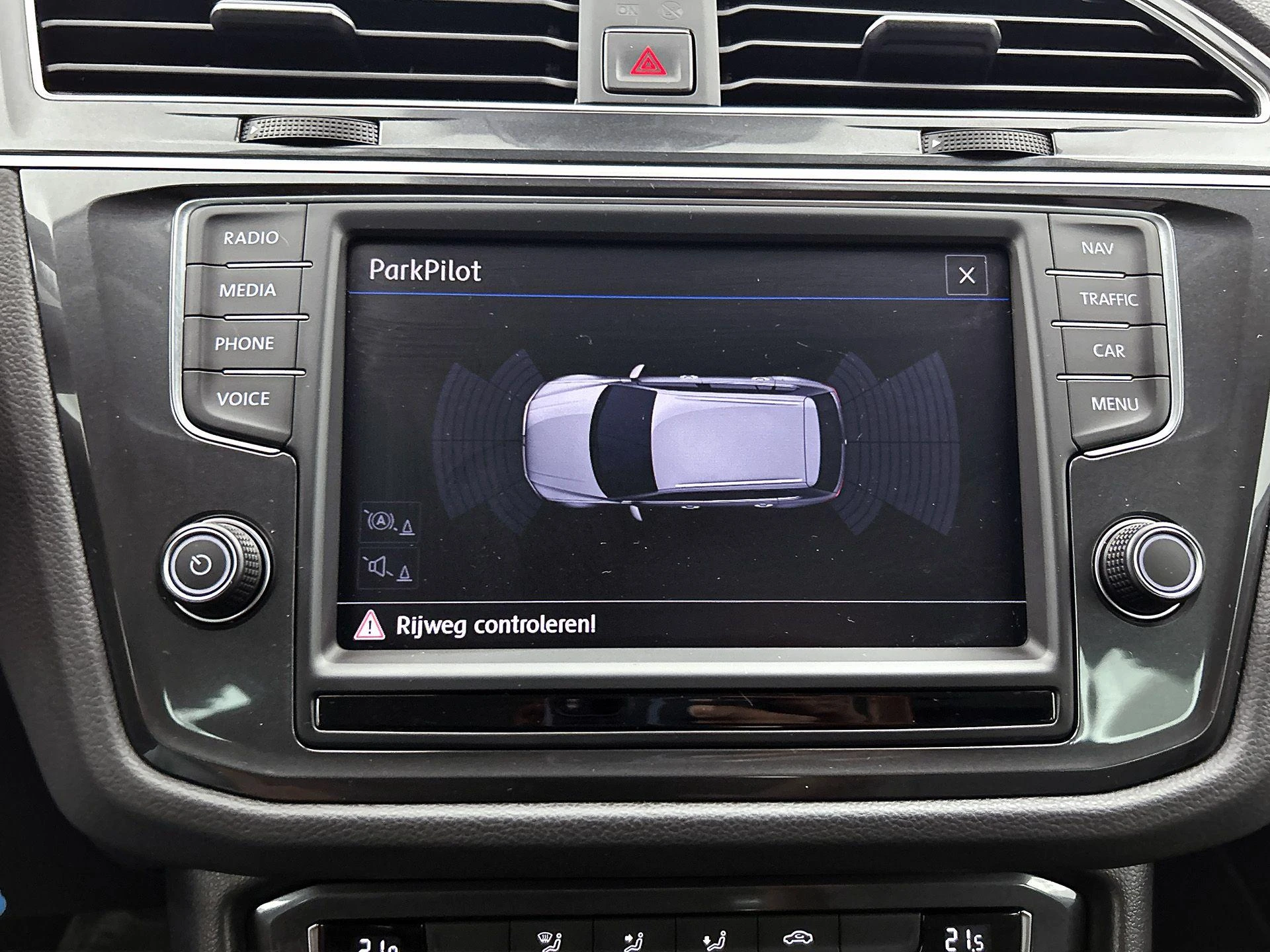 Volkswagen-Tiguan-image-9