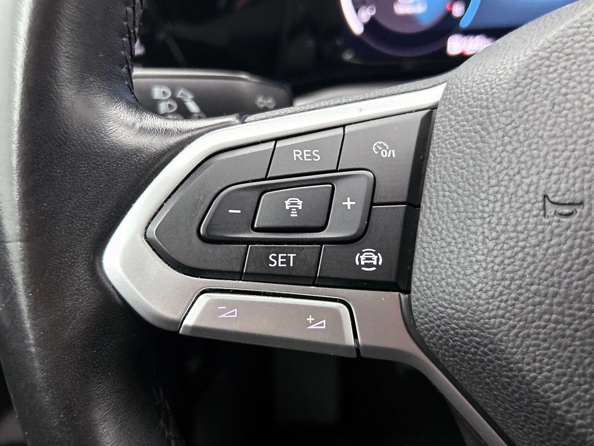 Volkswagen-Golf-image-5