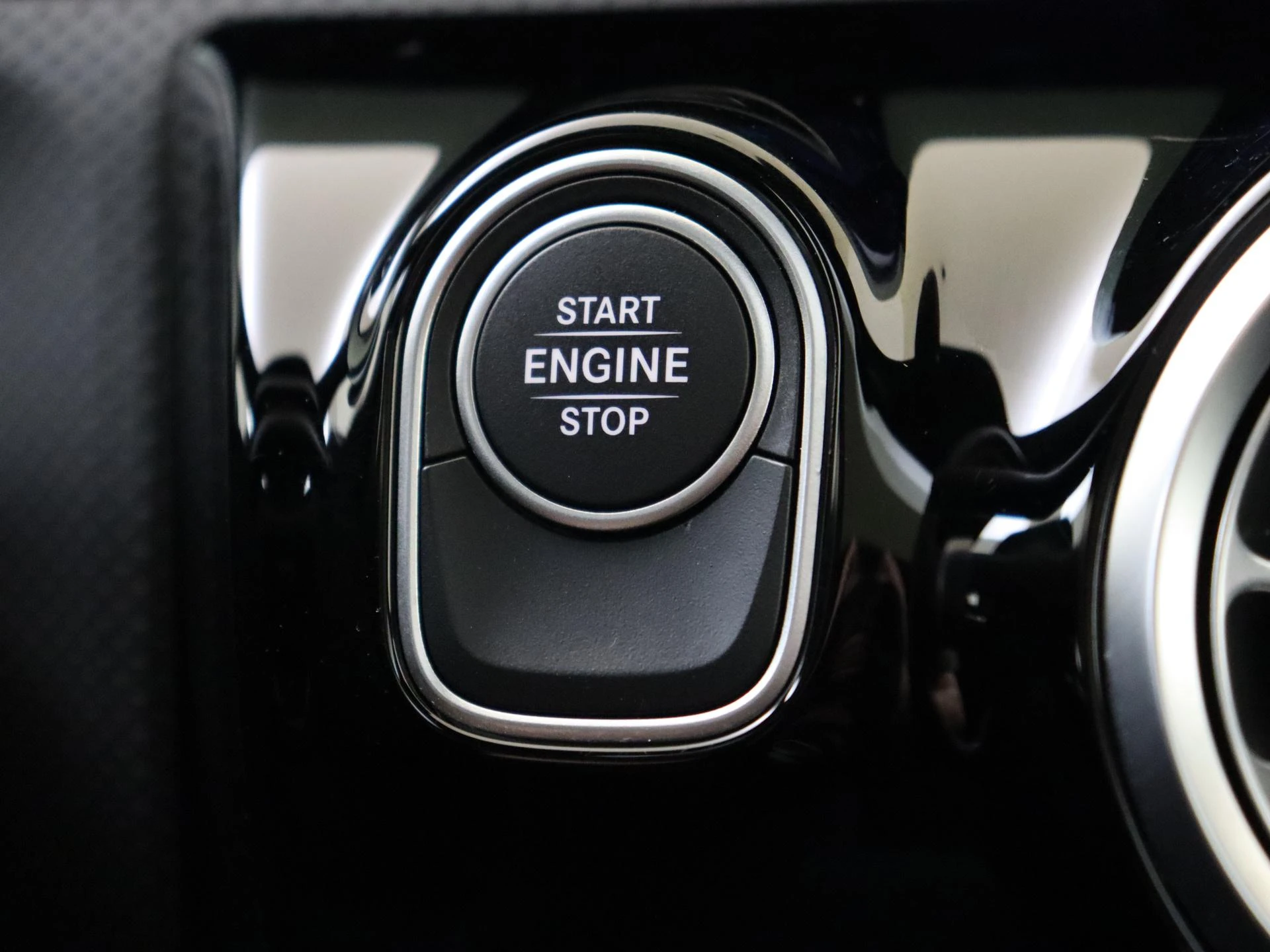 Mercedes-Benz-CLA-image-21