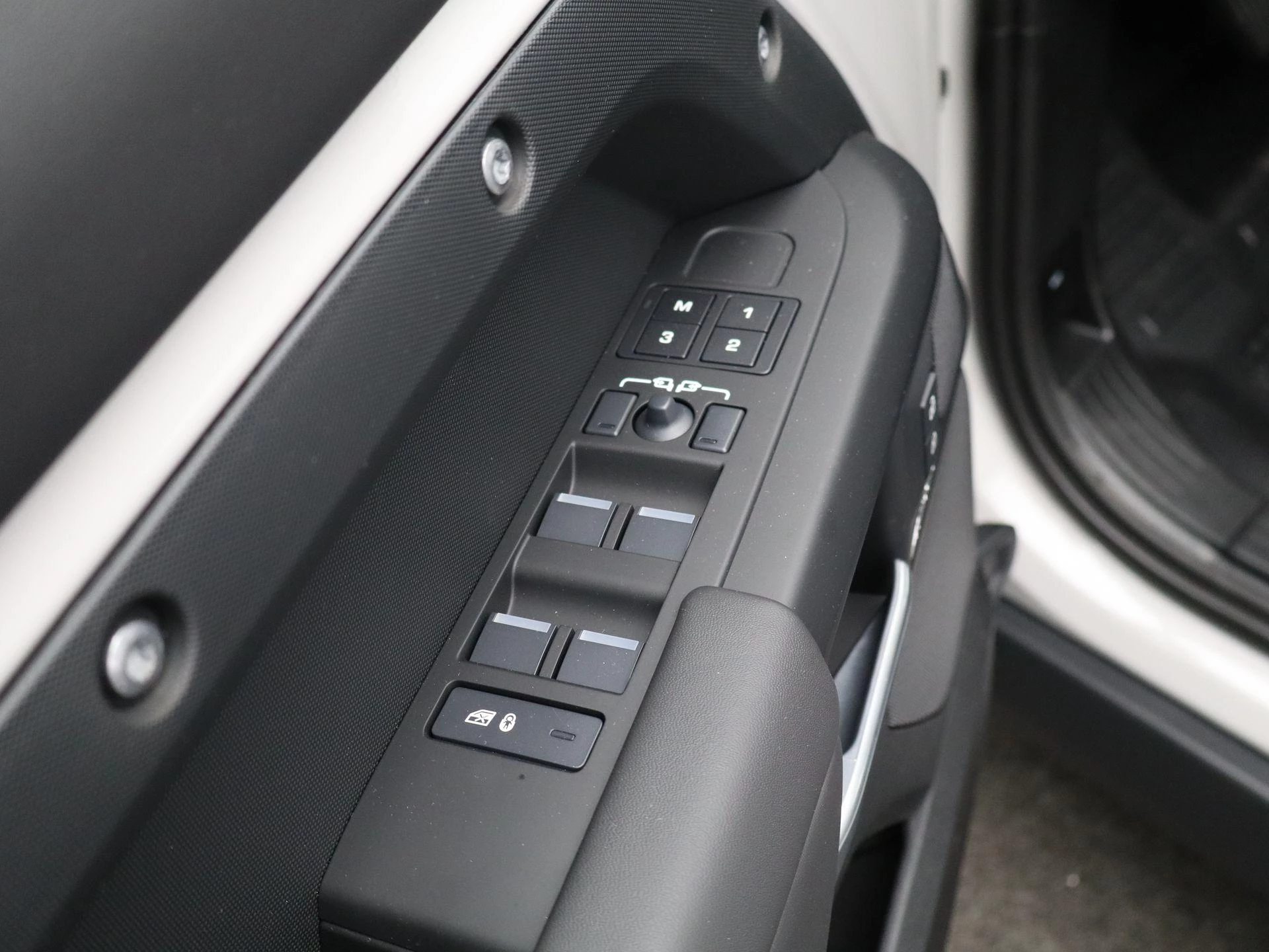 Land Rover-Defender-image-26