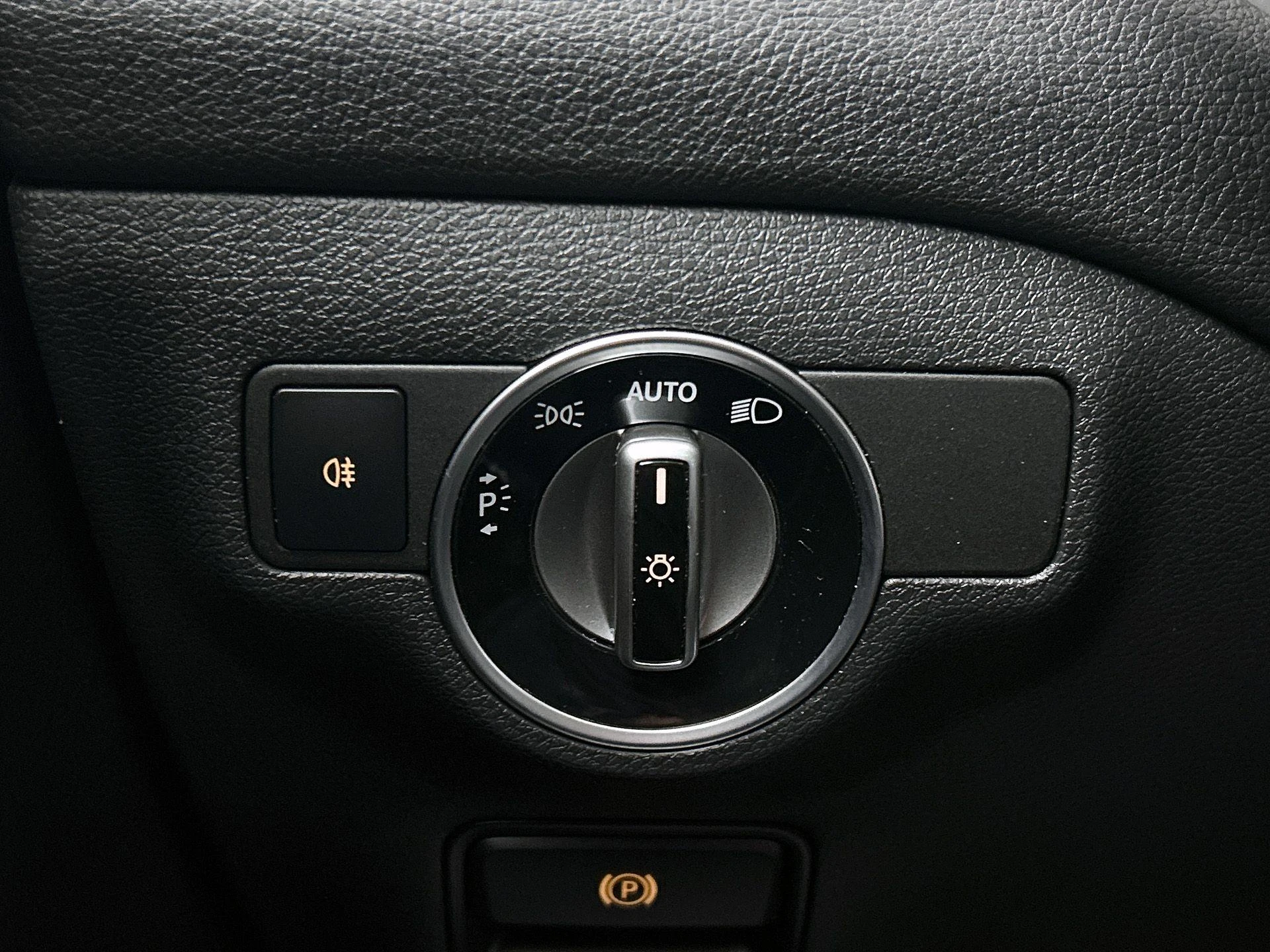 Mercedes-Benz-CLA-image-15