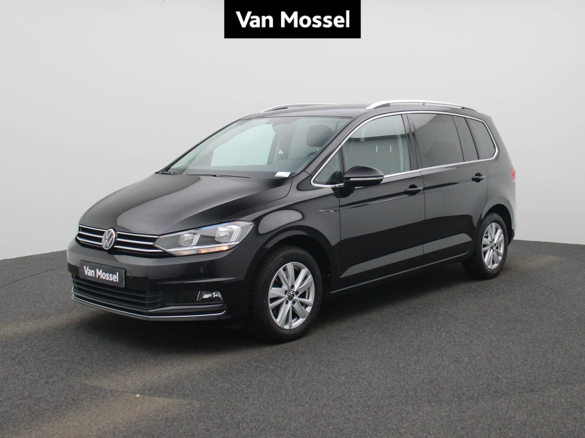 Volkswagen-Touran-image-0
