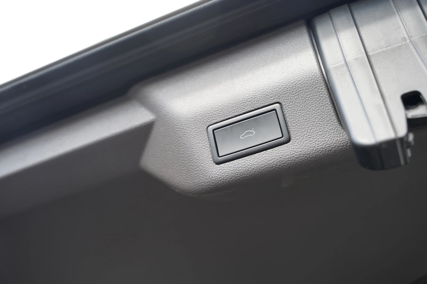 Volkswagen-Multivan-image-35