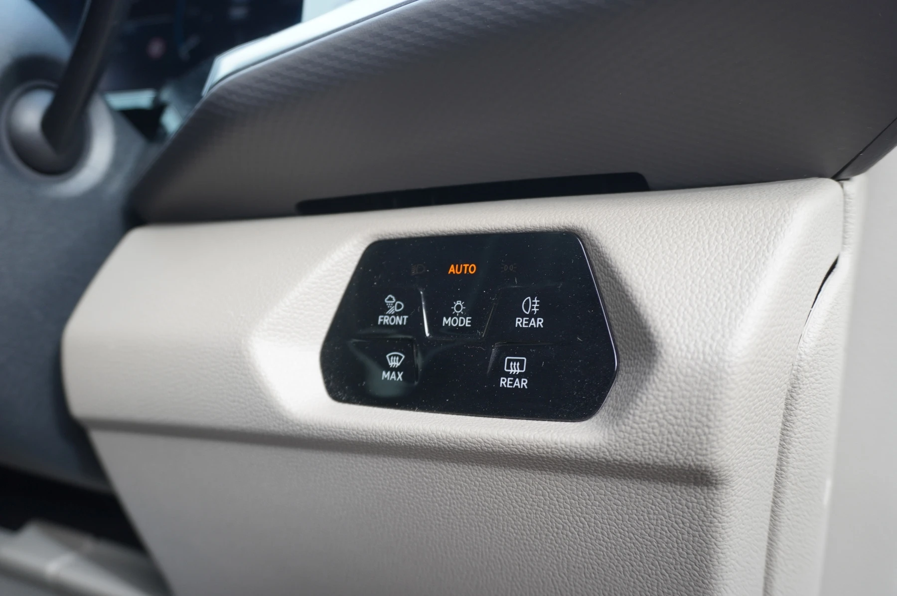 Volkswagen-Multivan-image-52