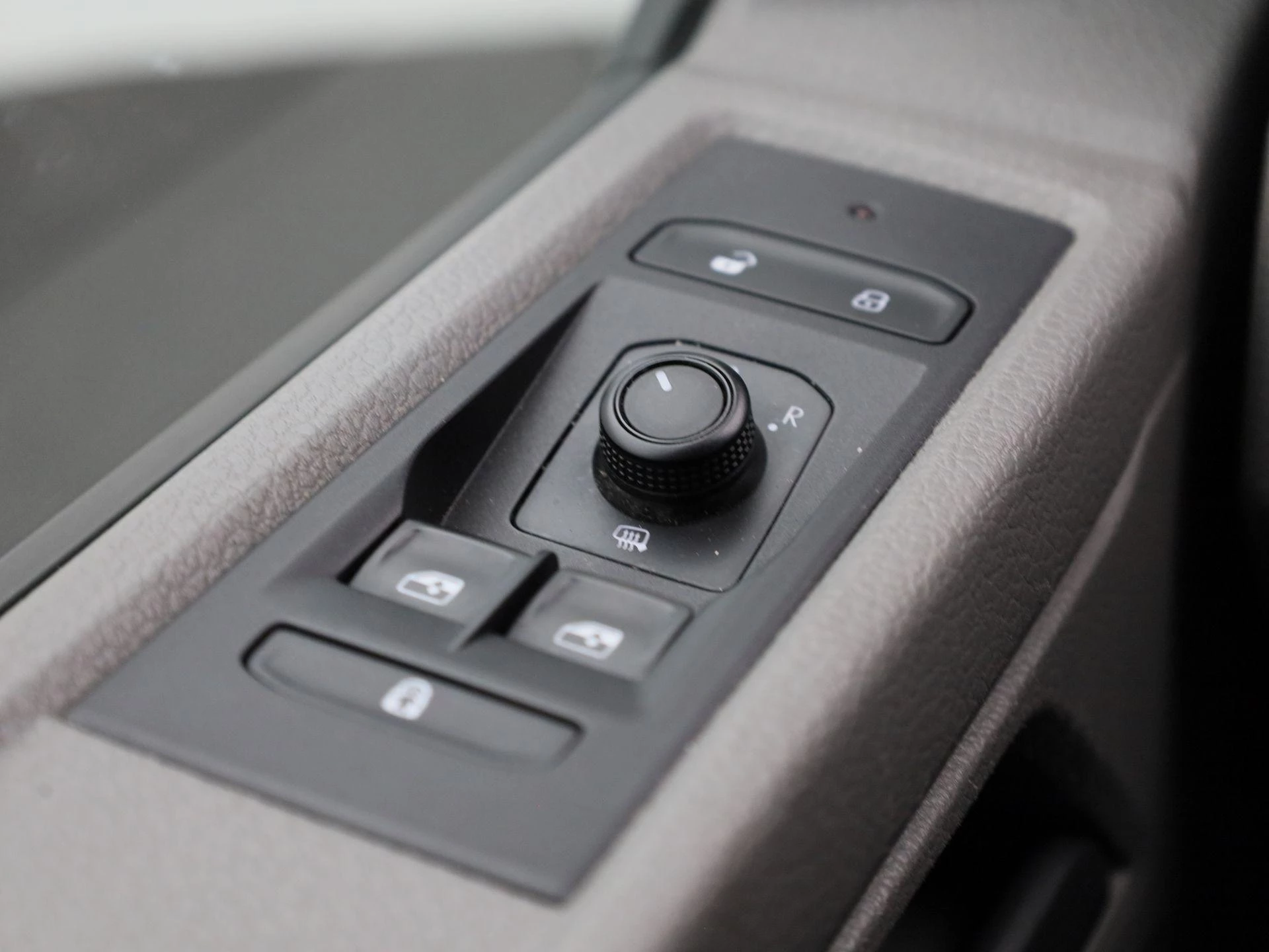 Volkswagen-Transporter-image-29