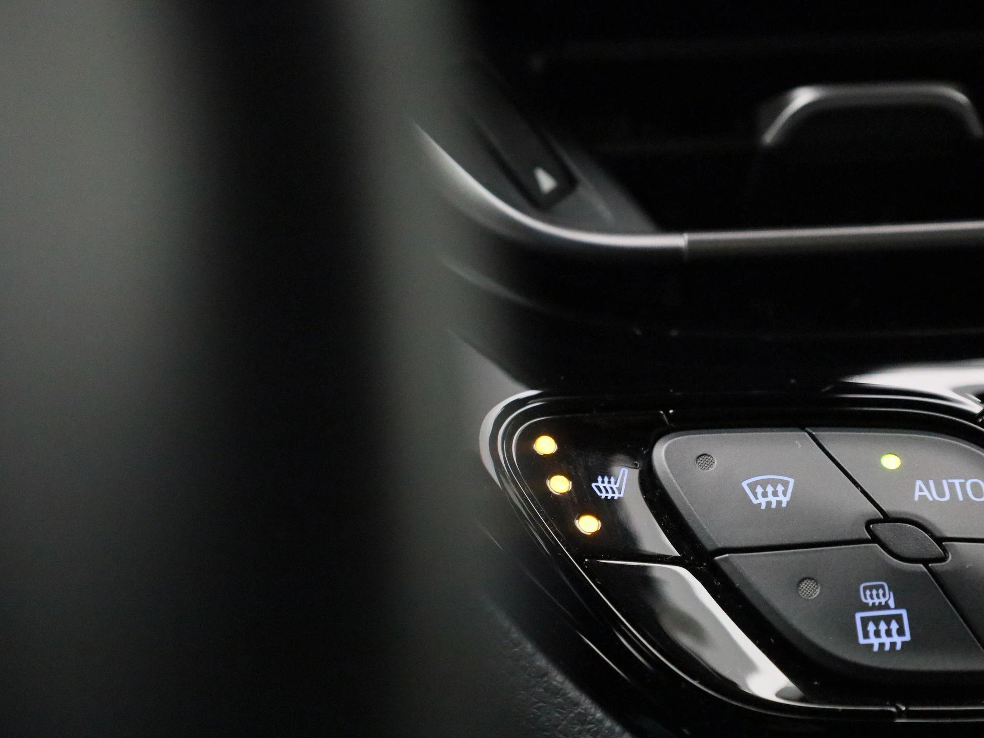 Toyota-C-HR-image-19