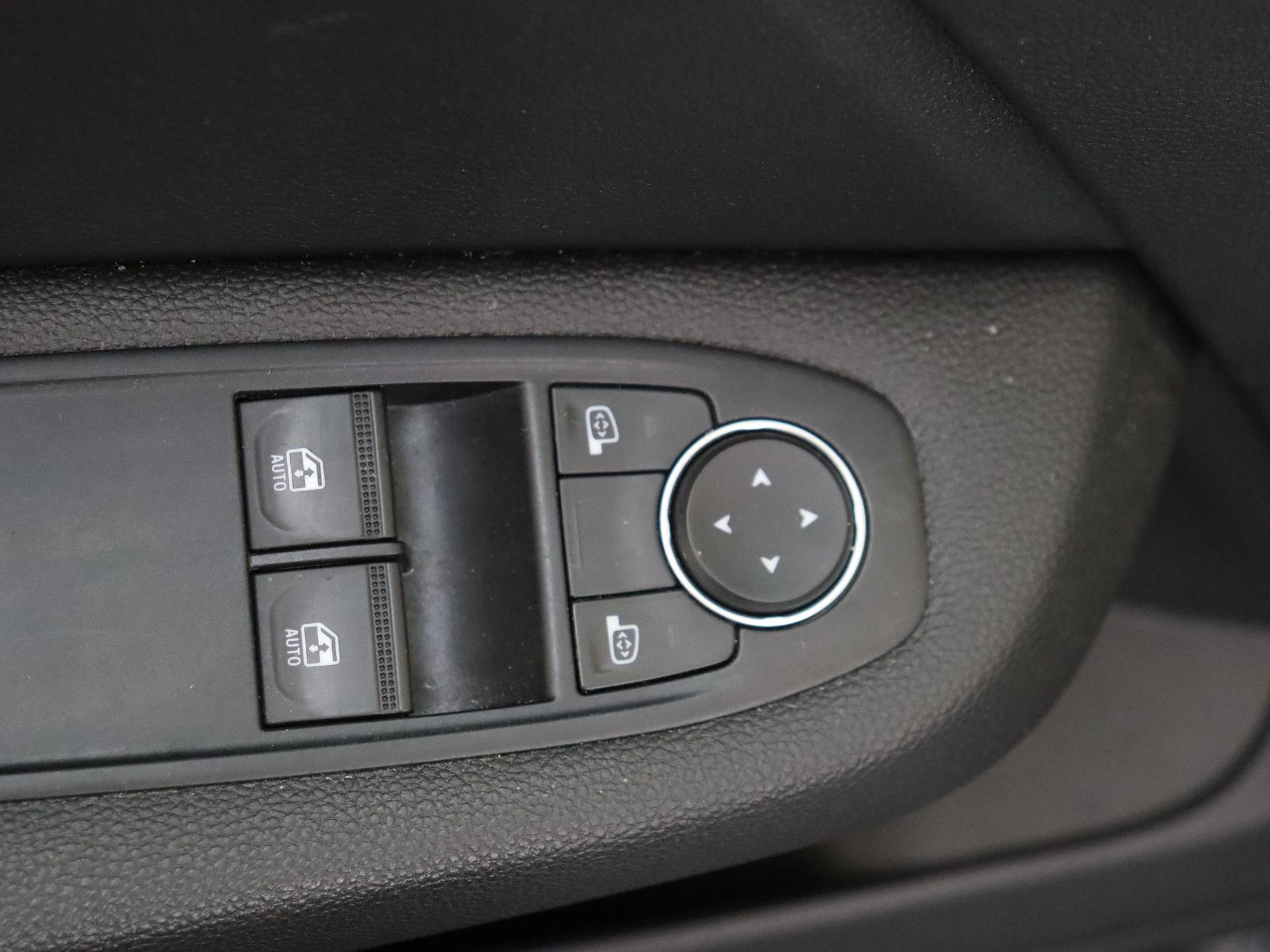 Renault-Clio-image-25
