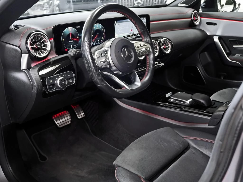 Mercedes-Benz-CLA 200-image-8