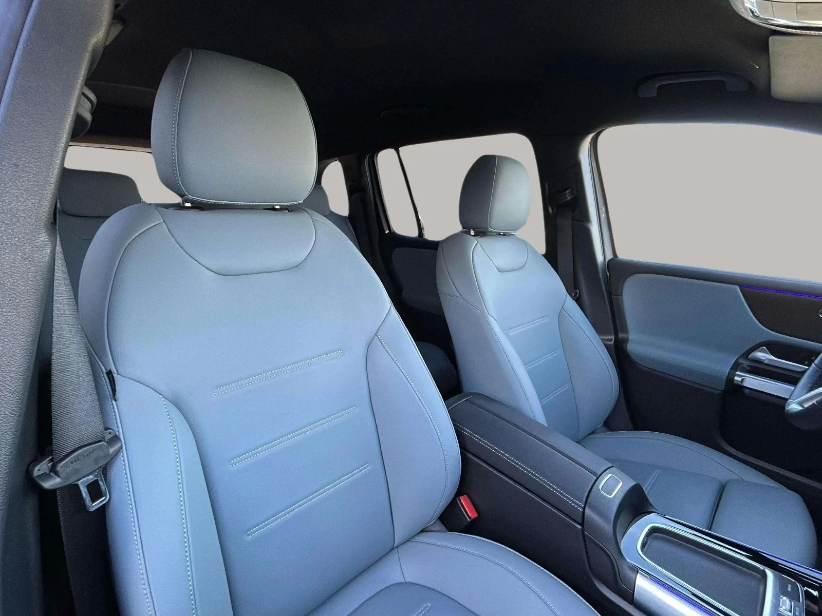 Mercedes-Benz-EQB-image-9