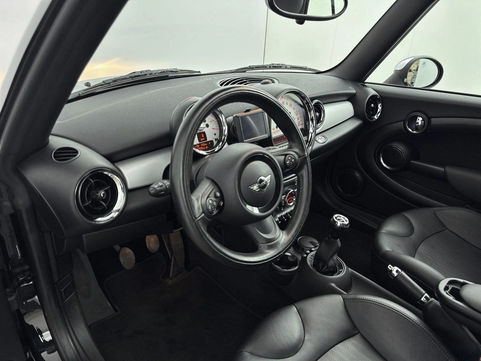 MINI-Cooper Cabrio-image-11