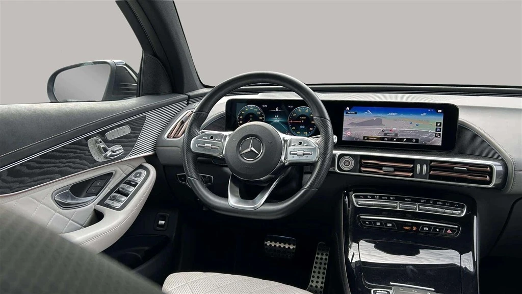 Mercedes-Benz-EQC-image-15