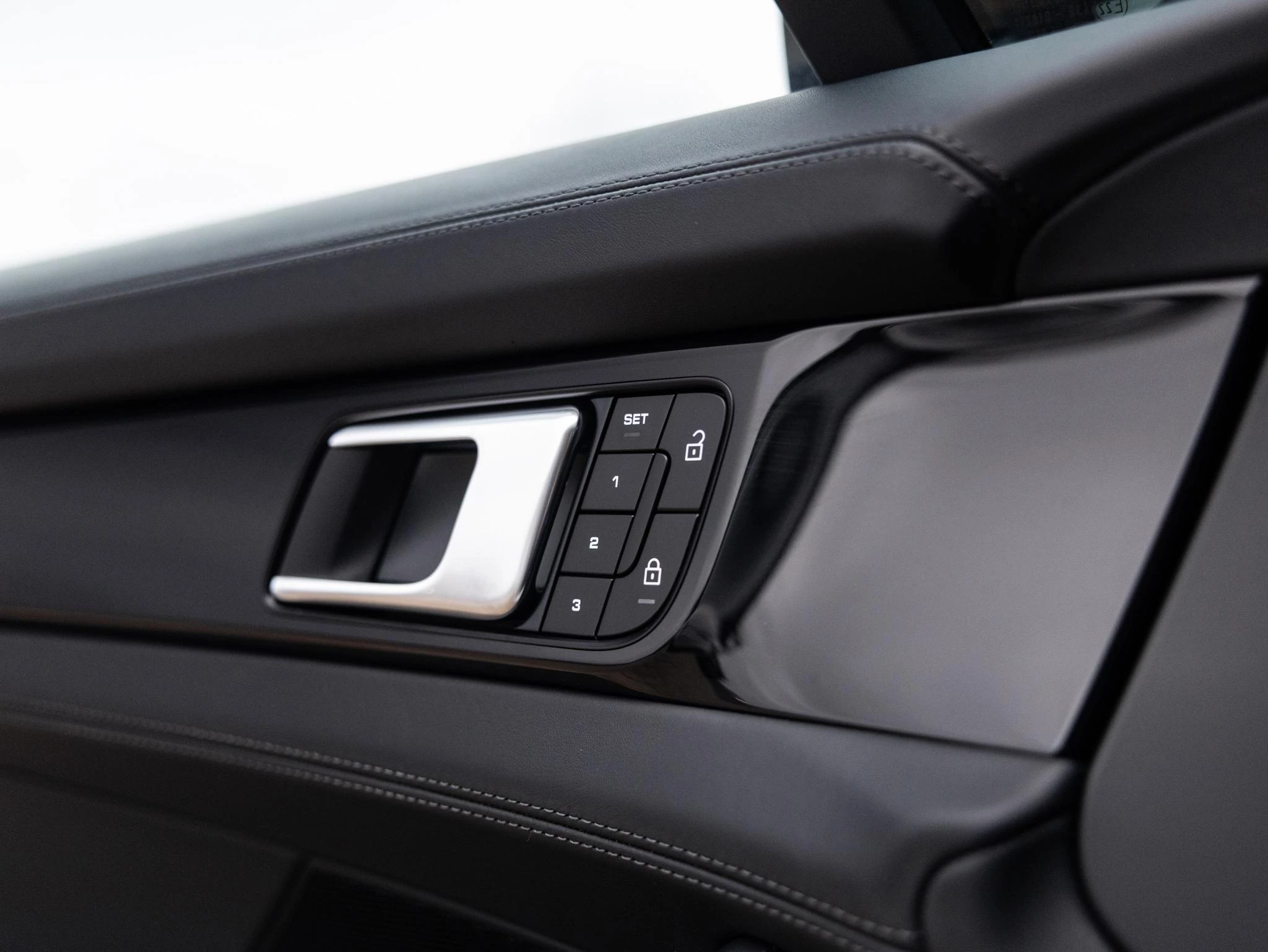 Porsche-Panamera-image-27