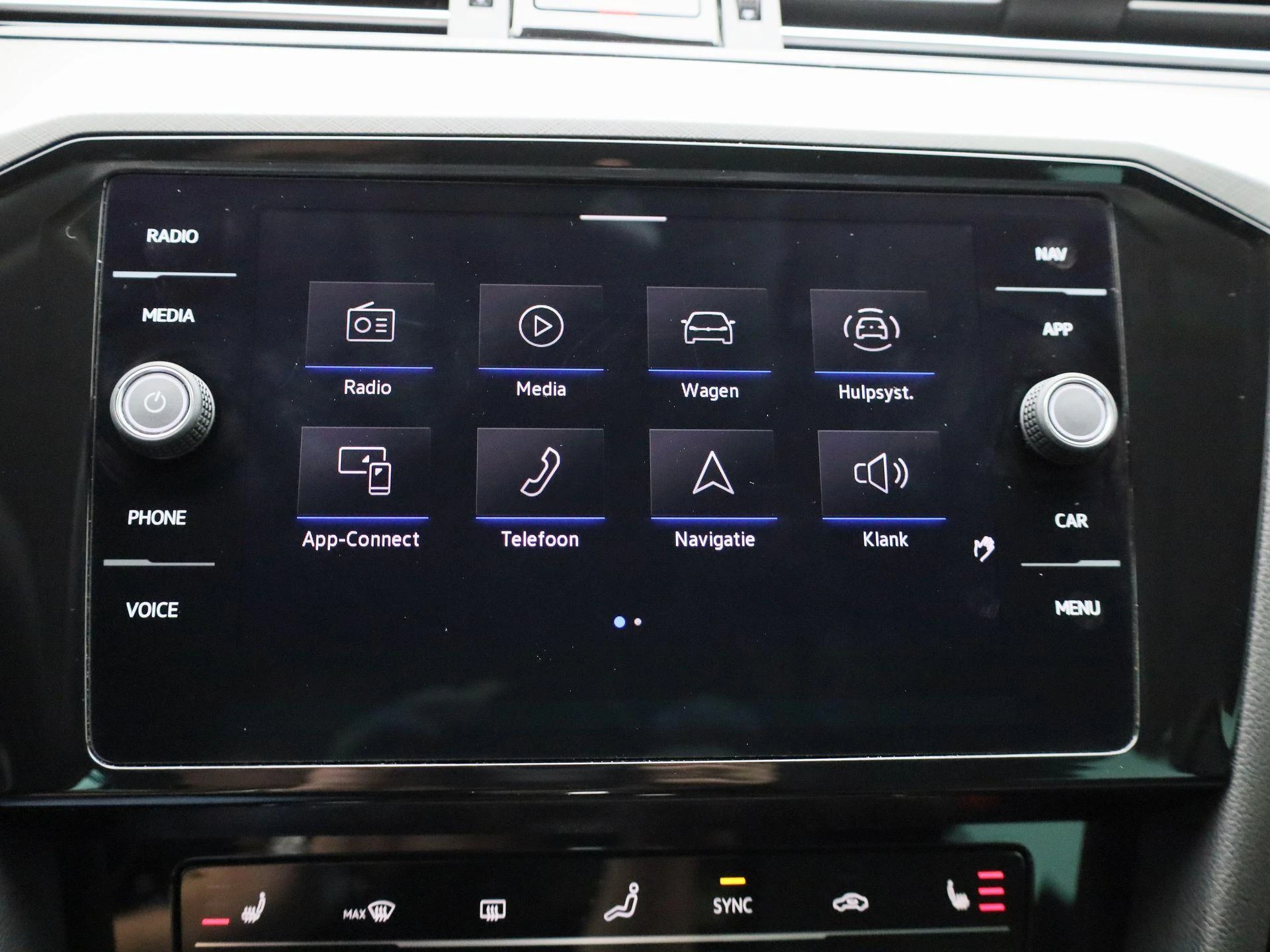 Volkswagen-Passat-image-21