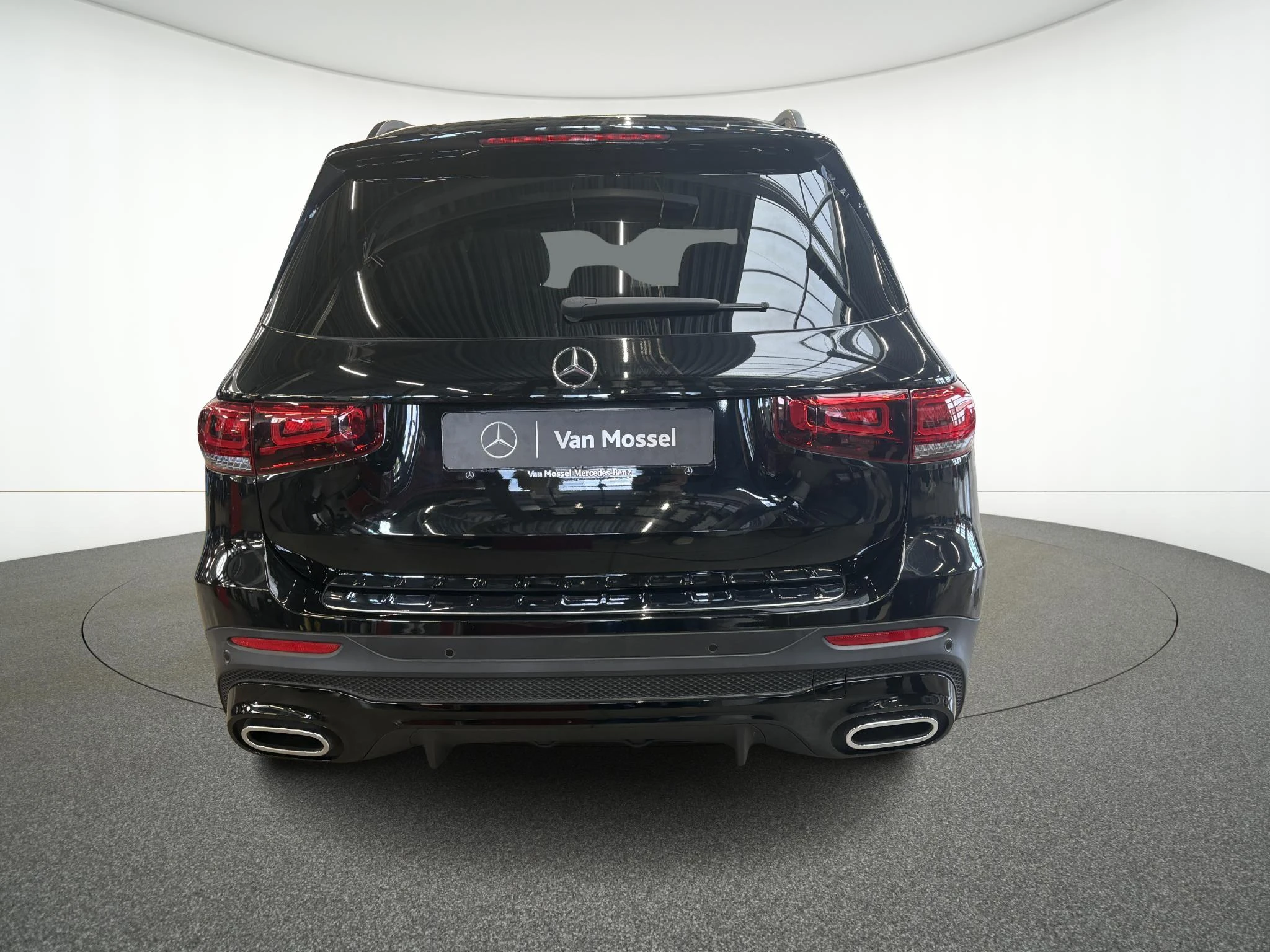 Mercedes-Benz-GLB-image-4