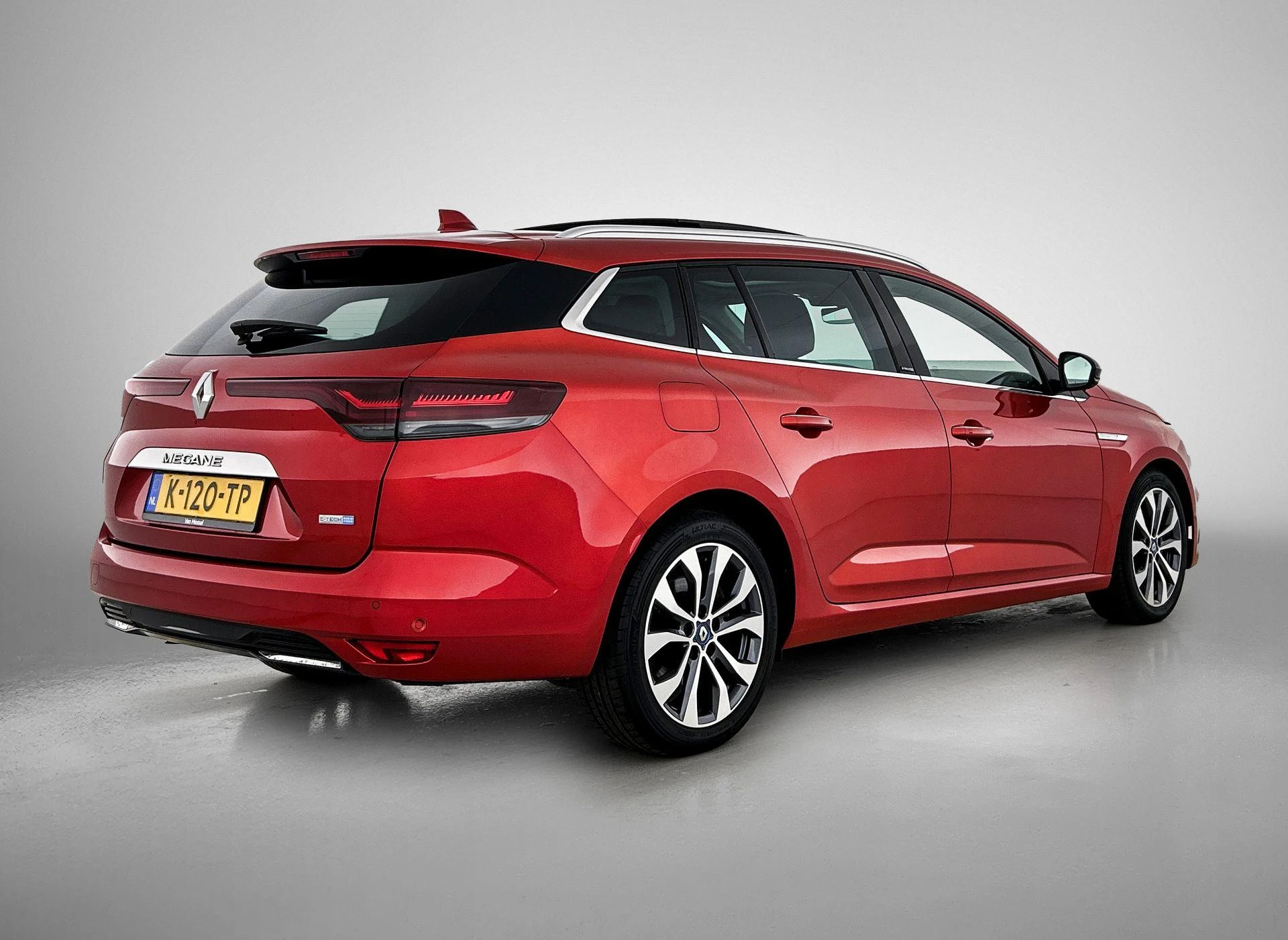 Renault-Megane E-Tech-image-3