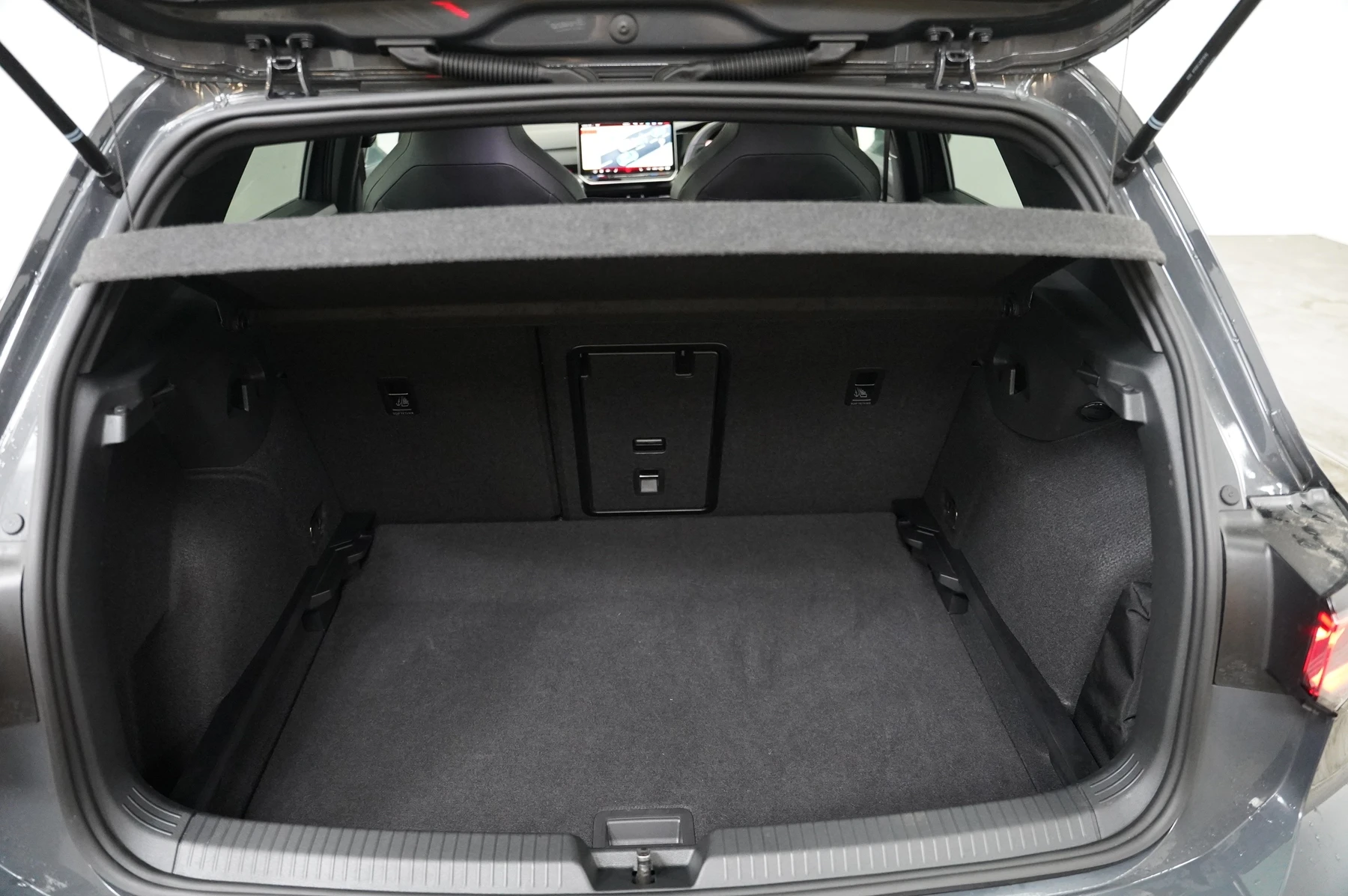 Volkswagen-Golf-image-12
