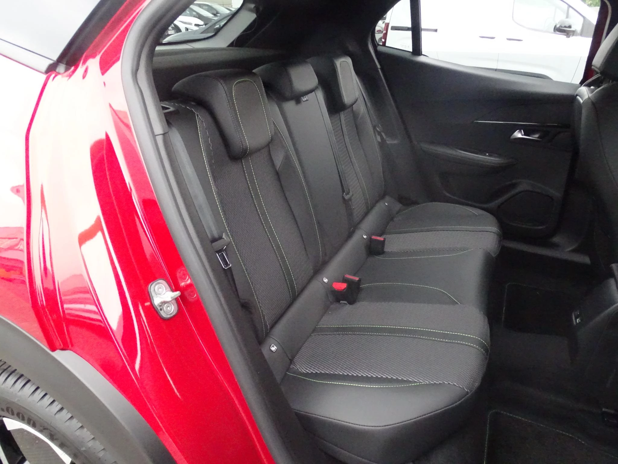 Peugeot 2008 1.2 HYBRID 145 e-DSC6 GT