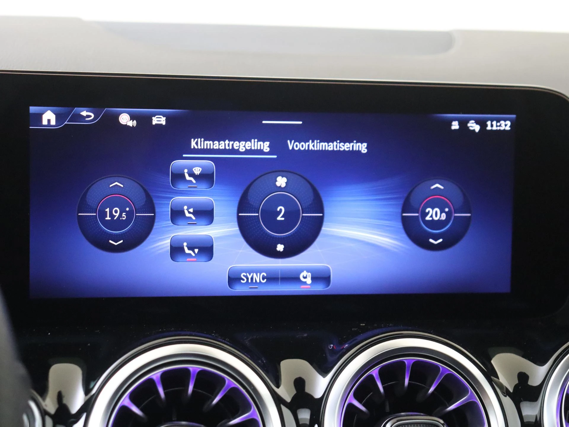 Mercedes-Benz-GLA-image-18