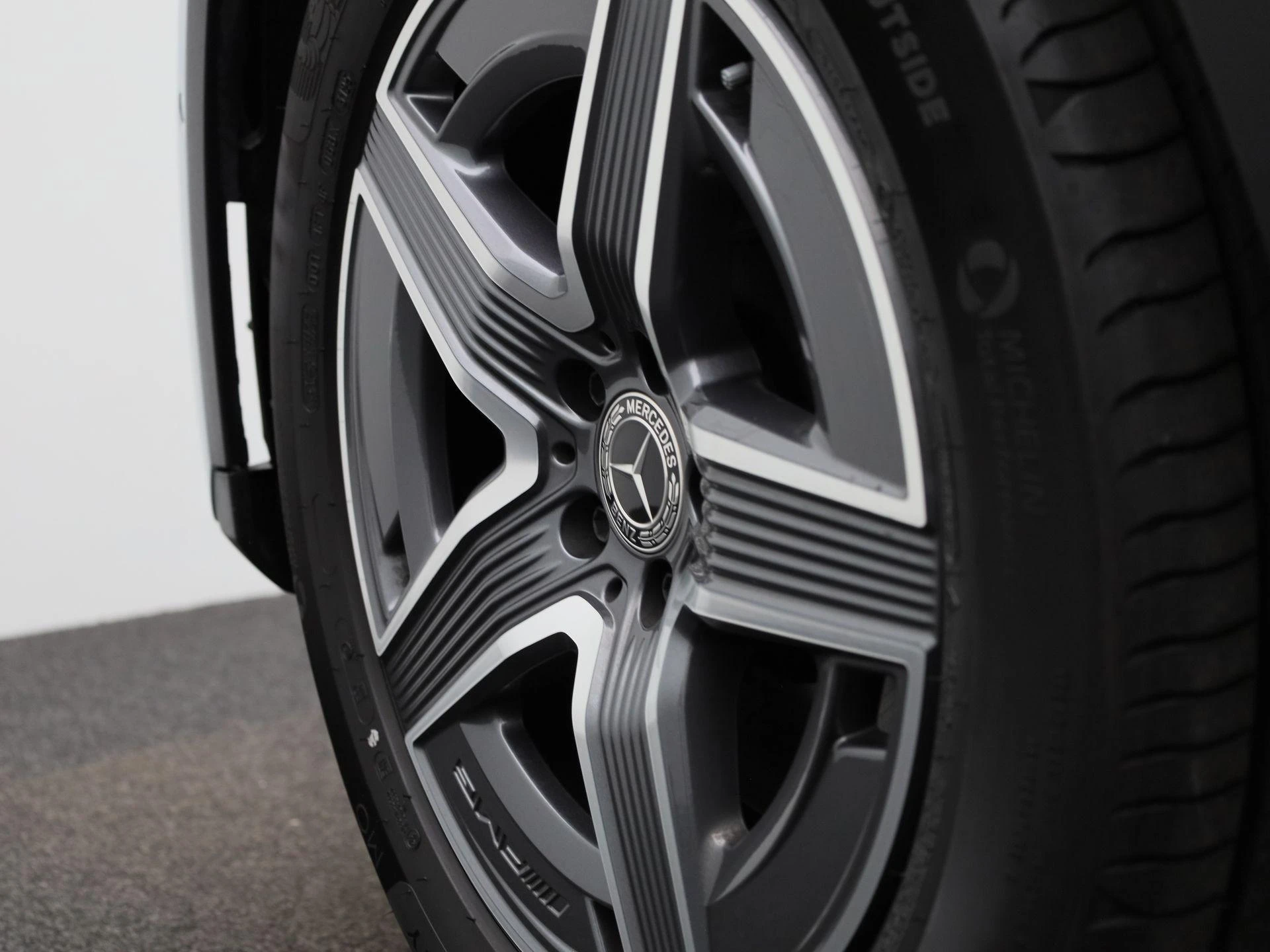 Mercedes-Benz-GLC-image-47