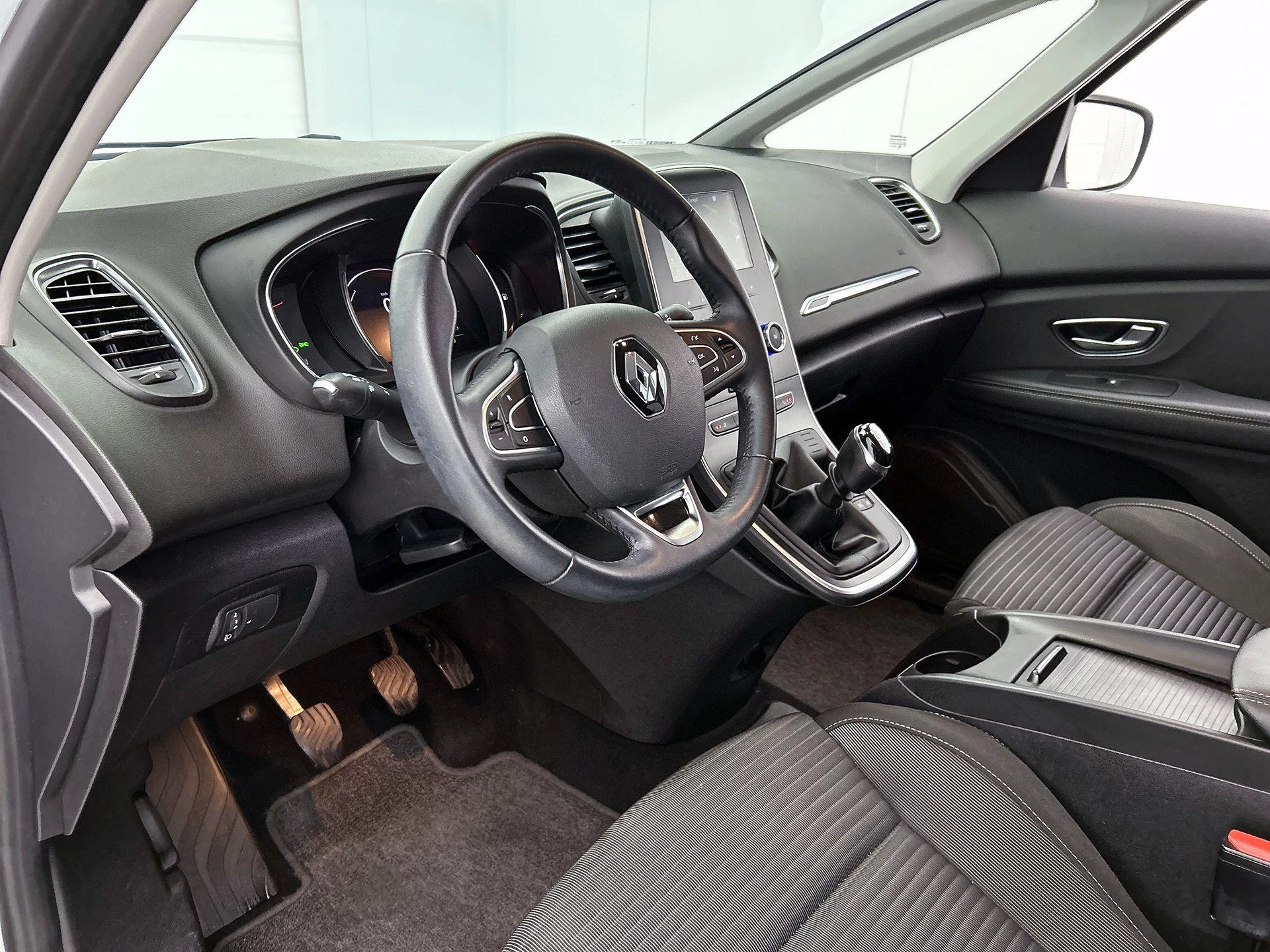 Renault-Grand Scénic-image-13