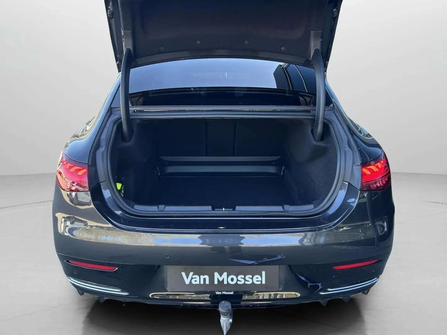 Mercedes-Benz-EQE-image-20