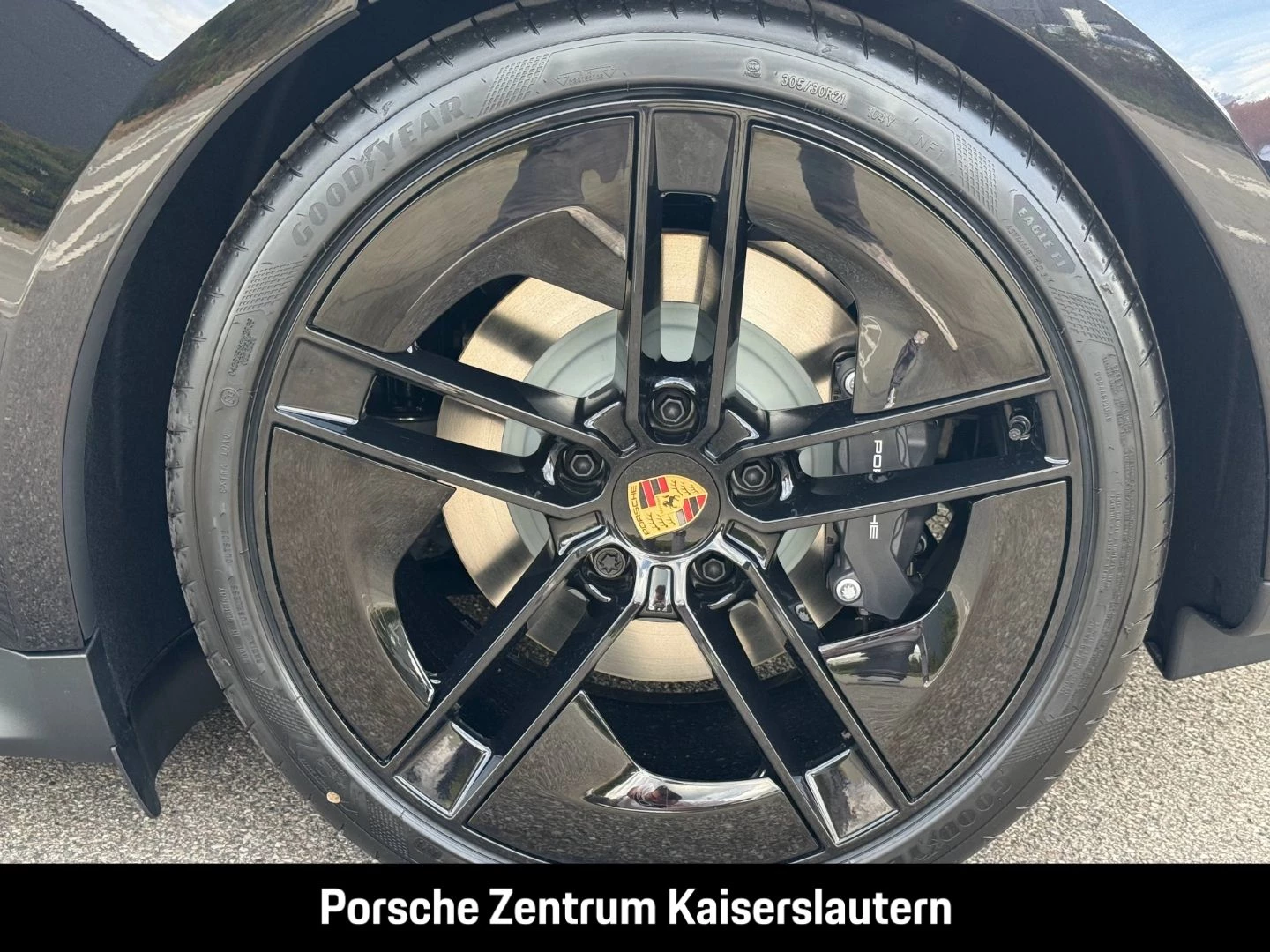 Porsche Taycan Black Edition InnoDrive HA-Lenkung HeadUp black edition