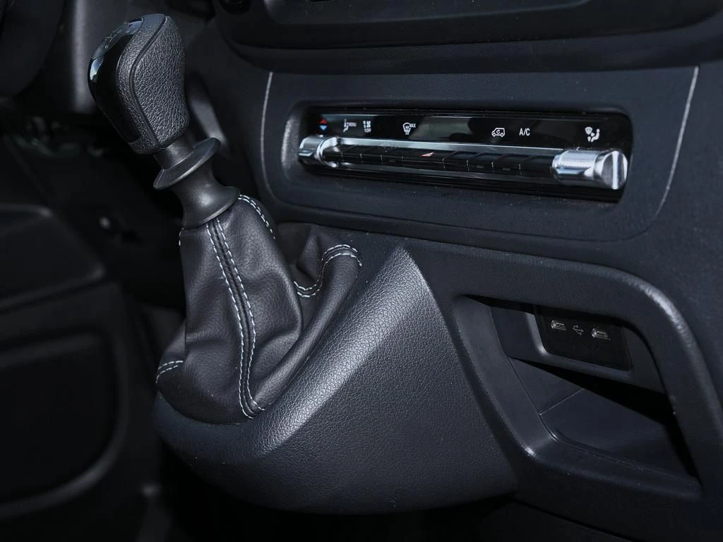 Mercedes-Benz-Vito 116-image-10