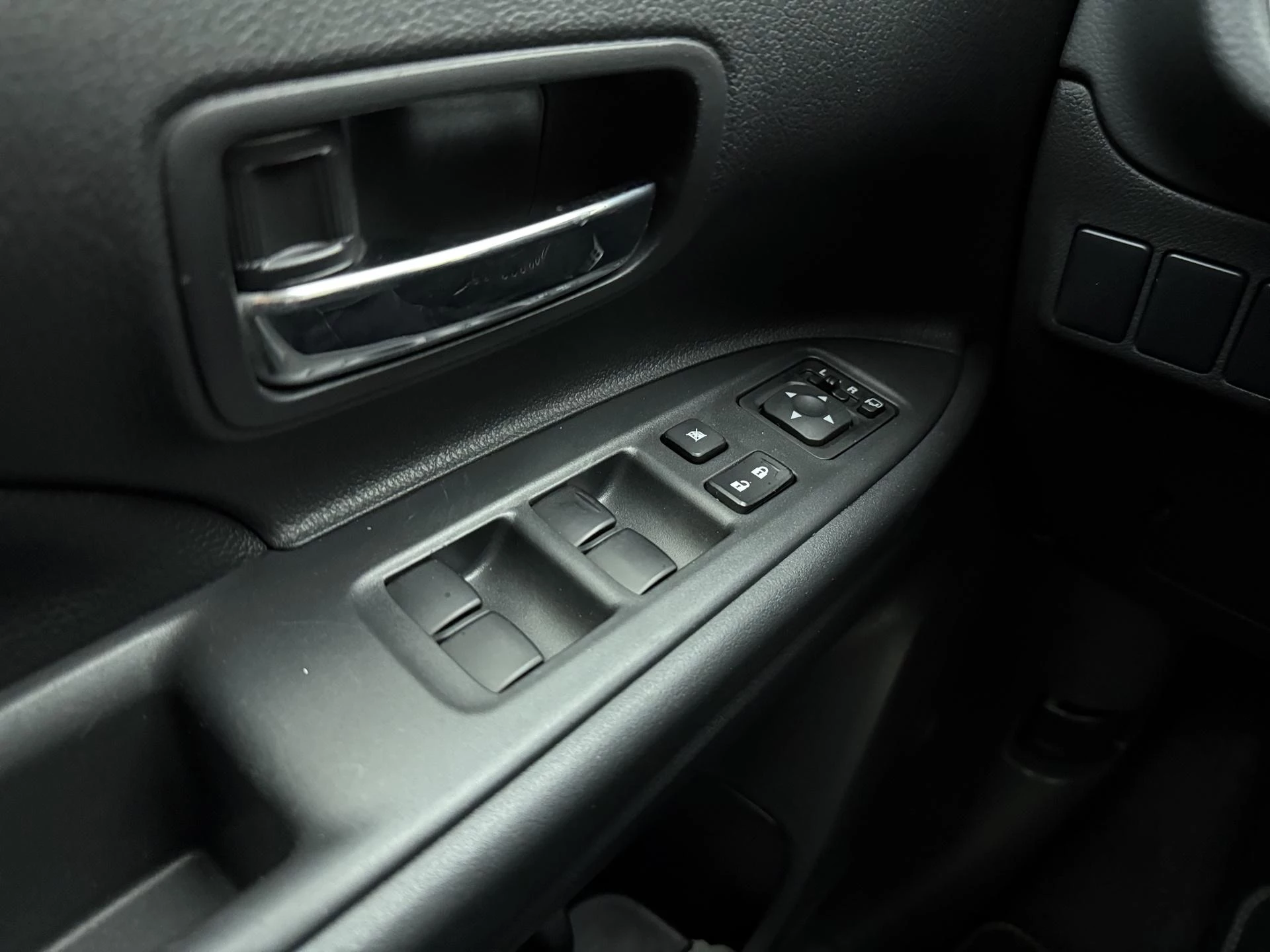 Mitsubishi-Outlander-image-10