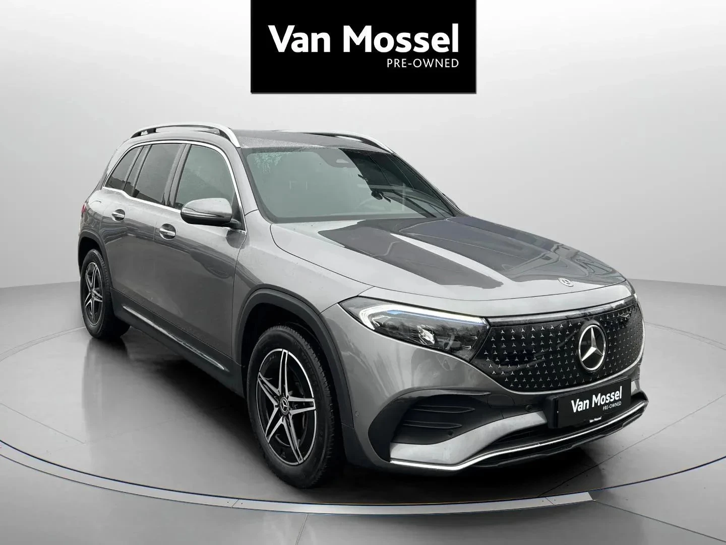 Mercedes-Benz-EQB-image-2