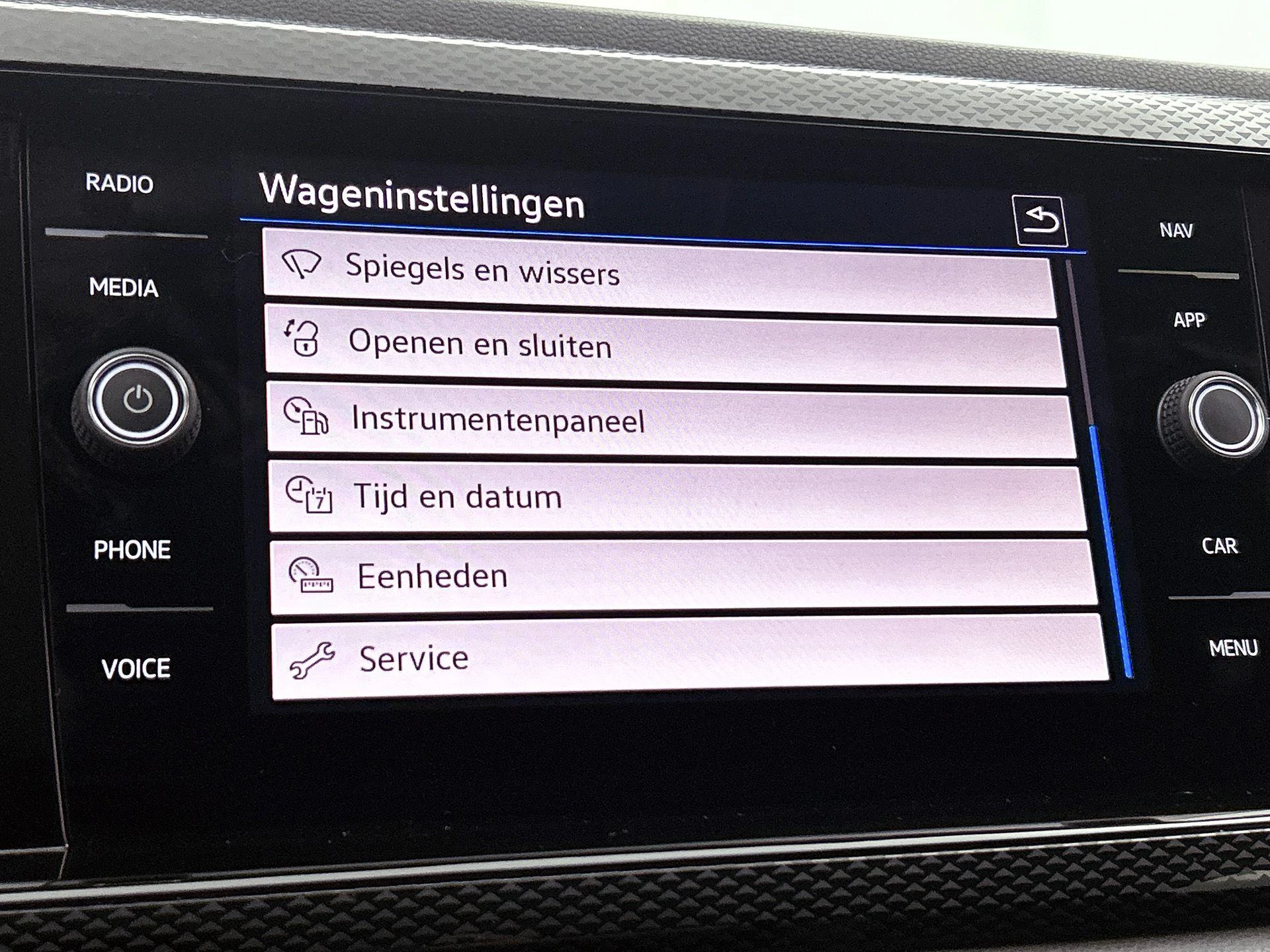 Volkswagen-Polo-image-10