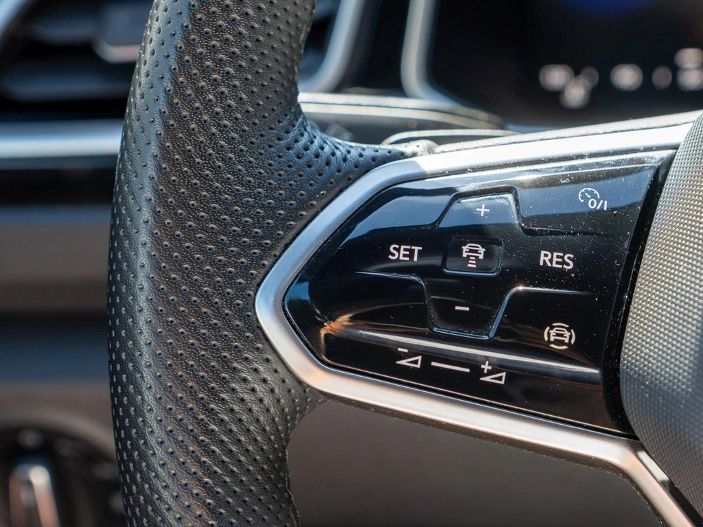 Volkswagen-T-Roc-image-16